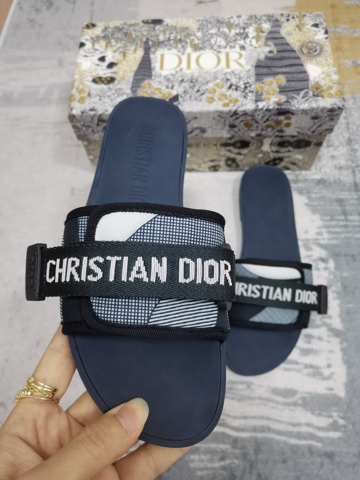 DIOR Slides