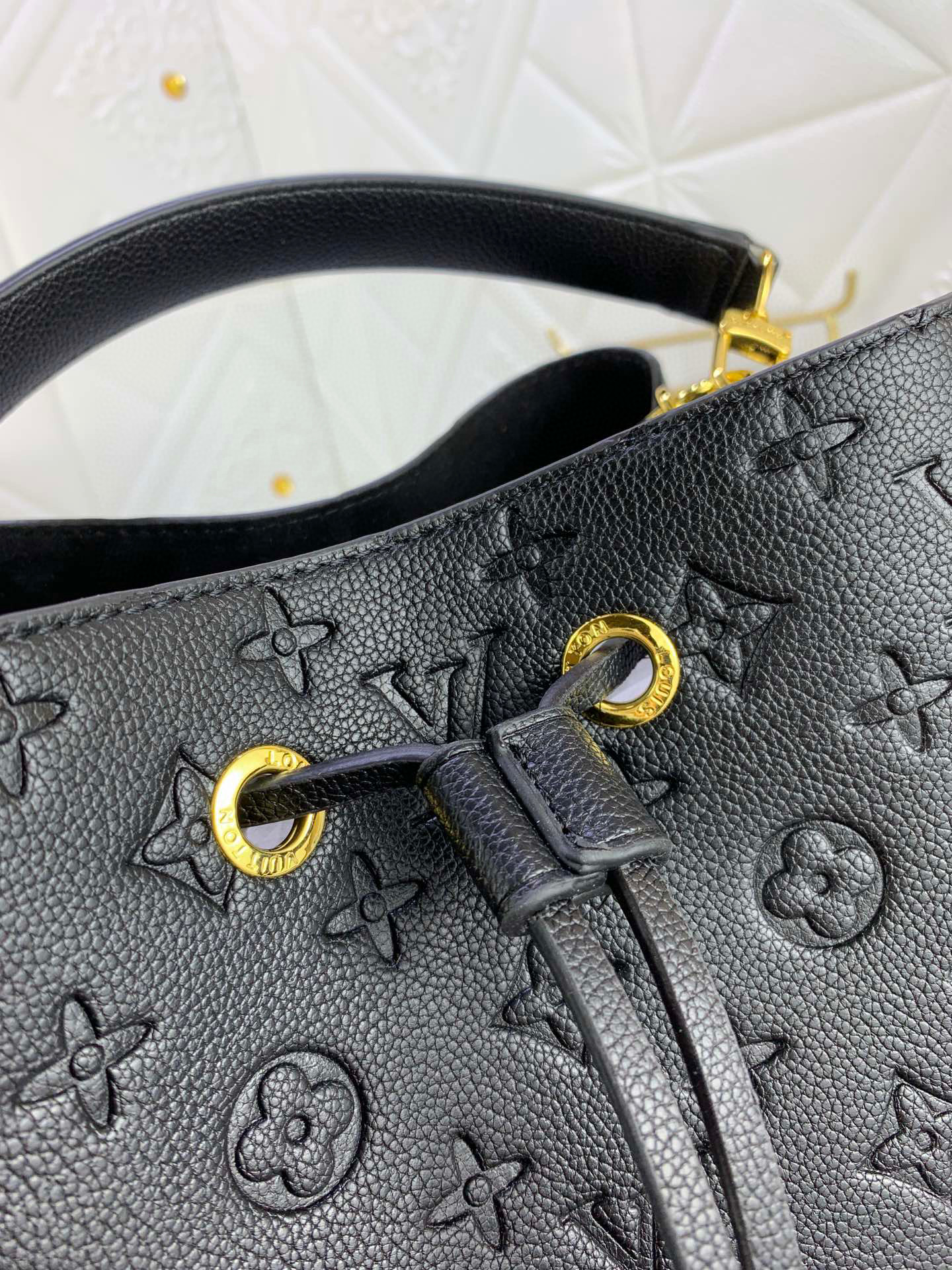 LV Neo Noe Handbag