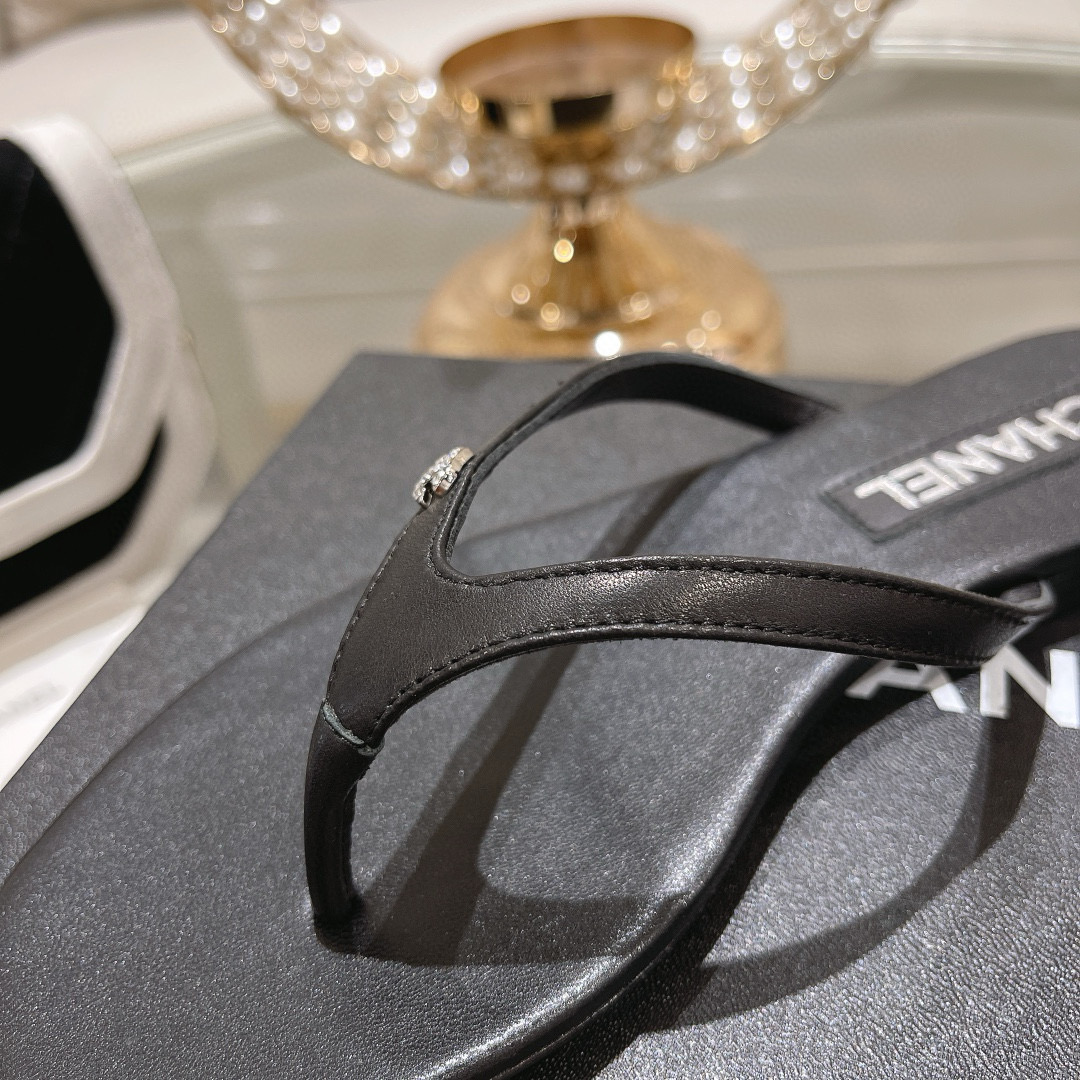 CHANEL Flip flops
