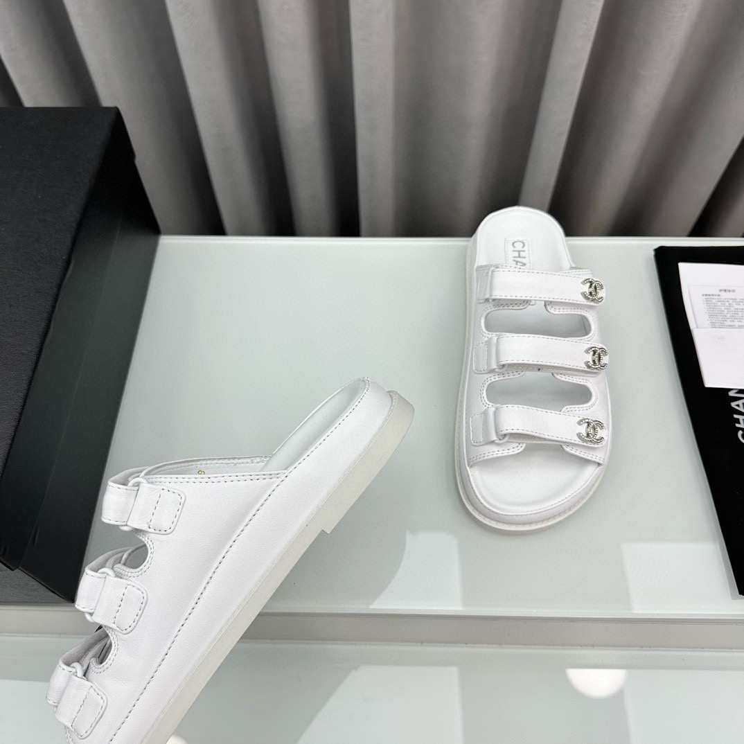 CHANEL Slippers