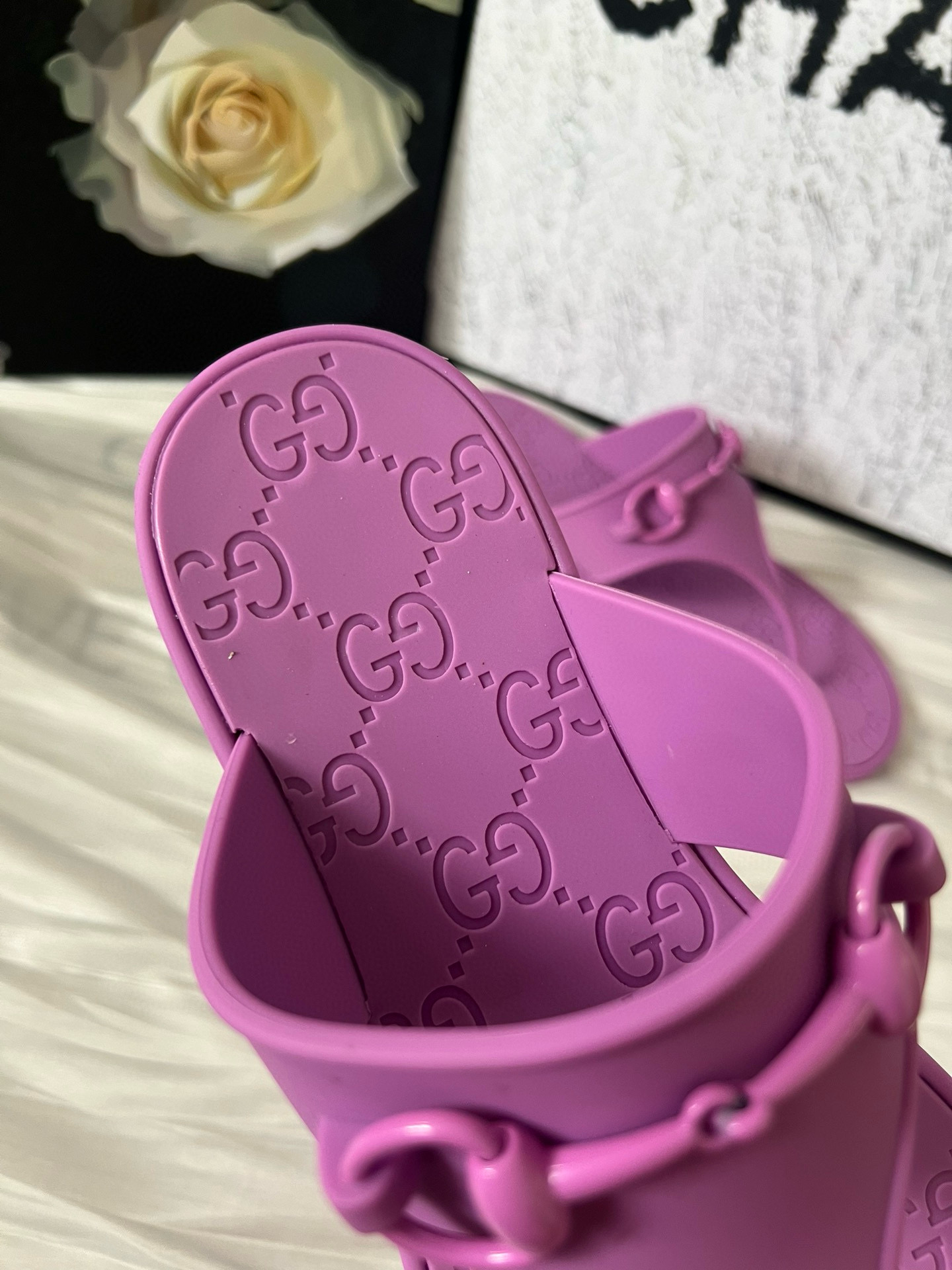 GUCCI Horse Snap Flip flops