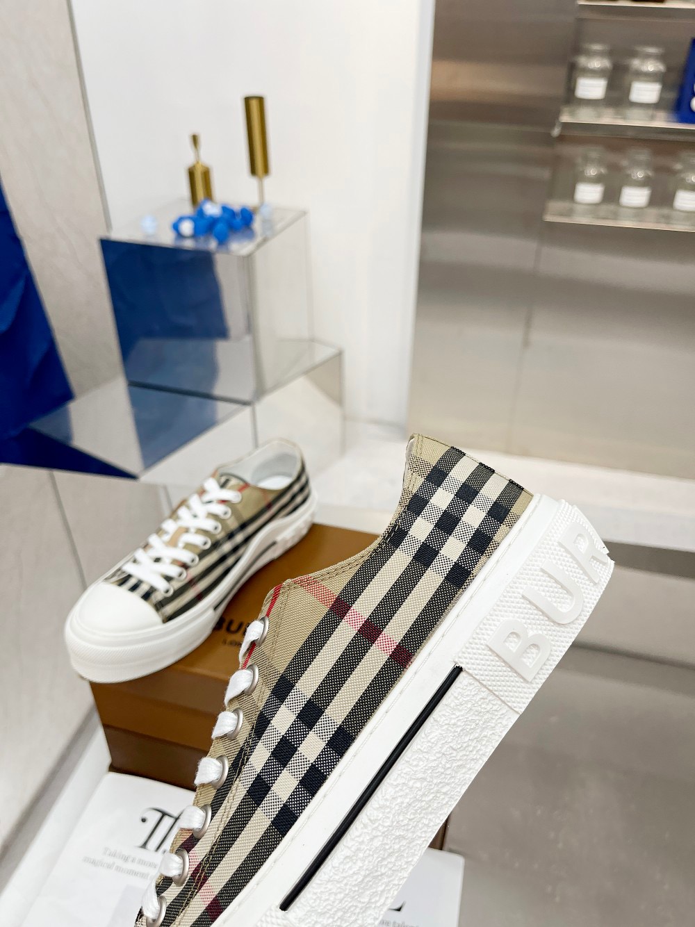 BURBERRY Sneakers