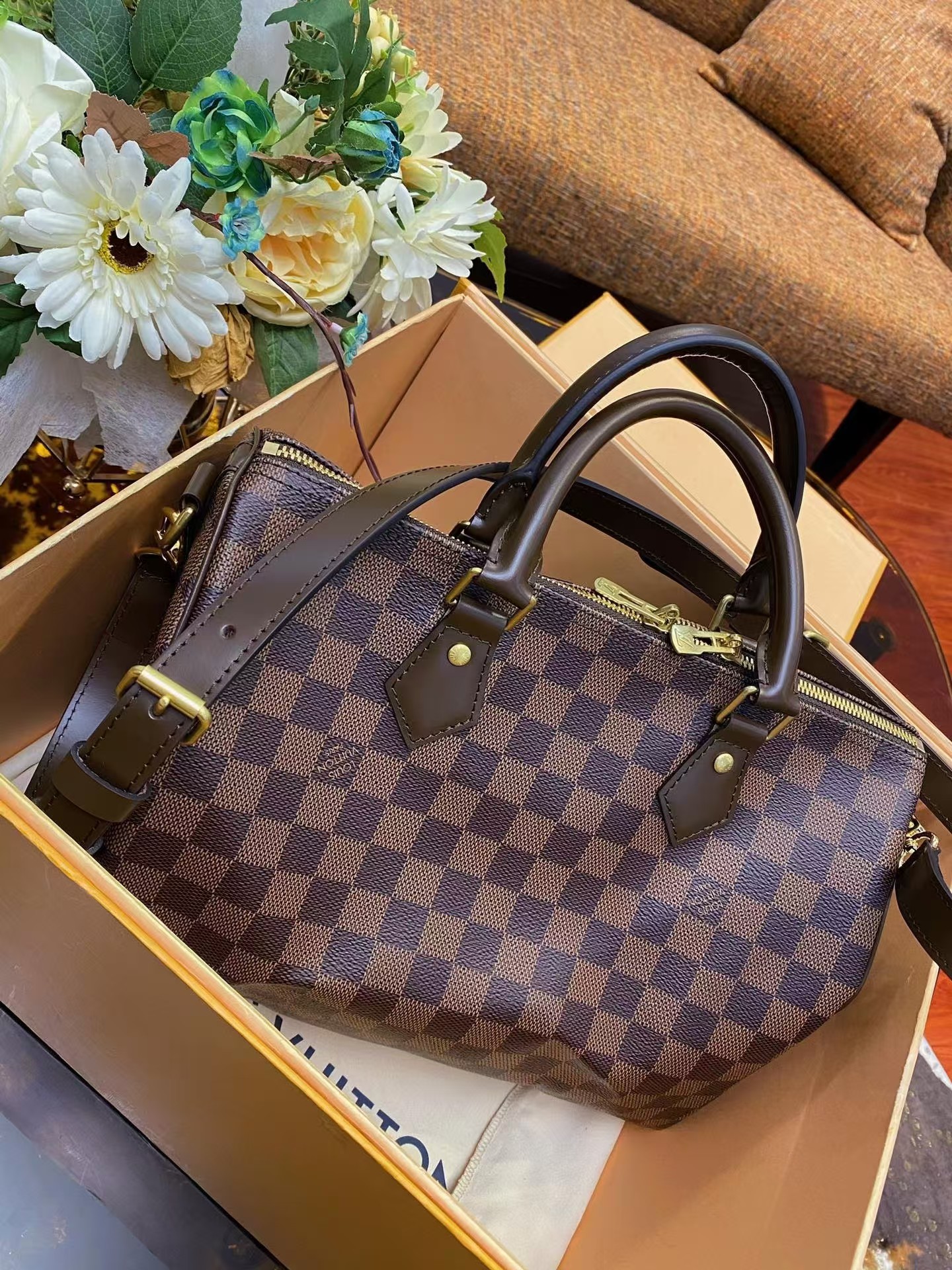 LV Bag （with toy）