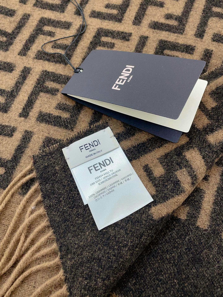 FENDI Tippet Scarf