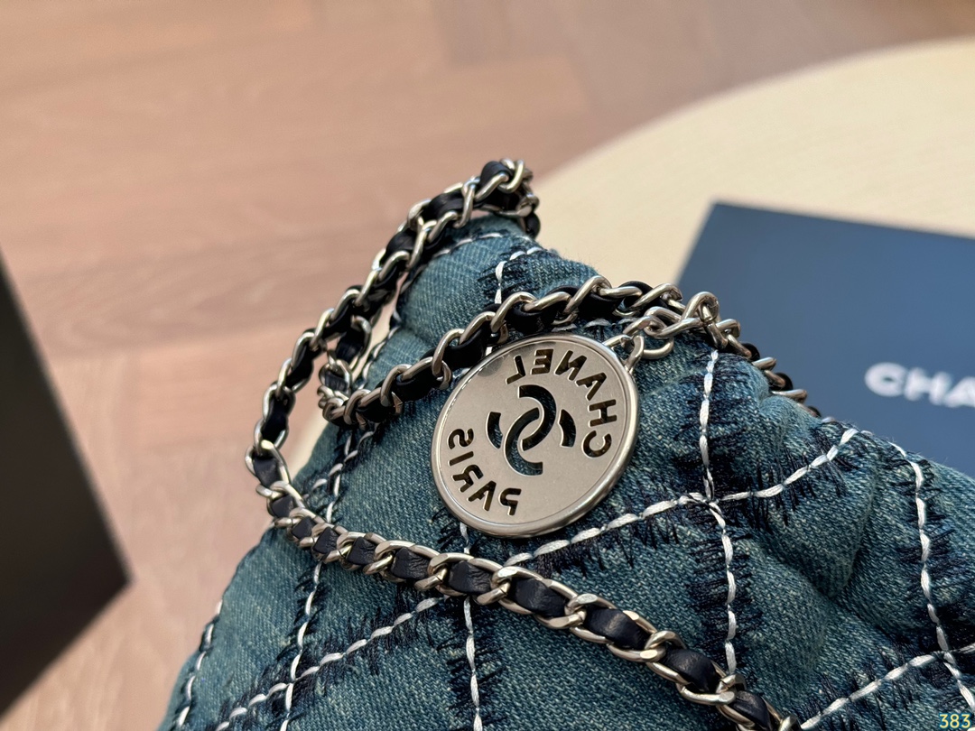 CHANEL Mini Bag （19 cm）