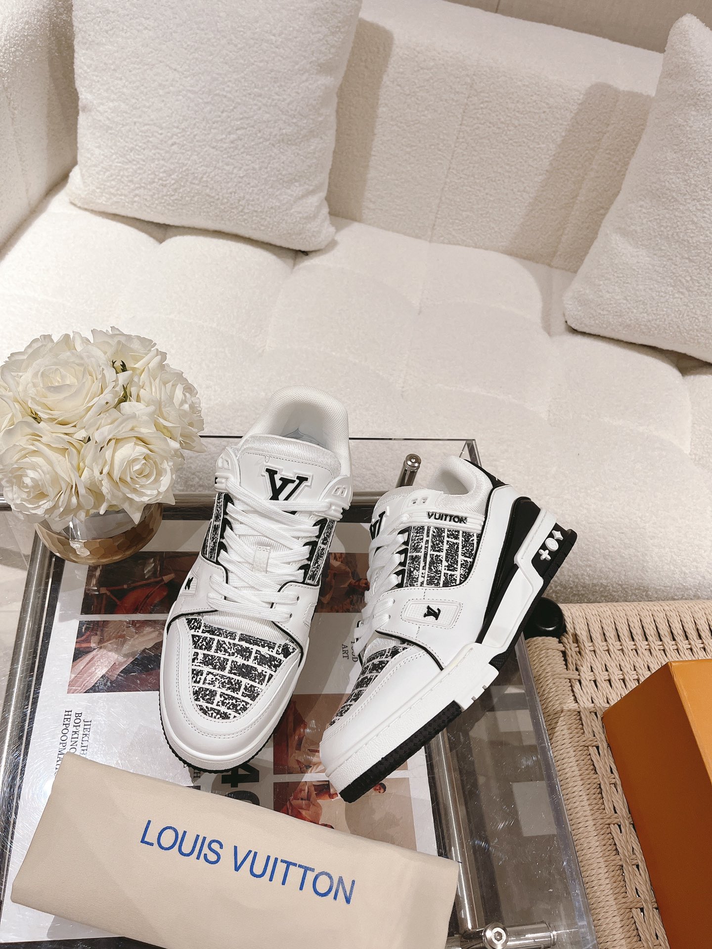 LOUIS VUITTON SNEAKERS