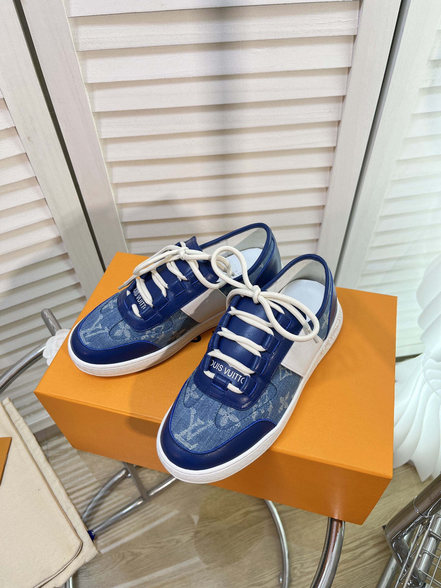 LOUIS VUITTON SNEAKERS