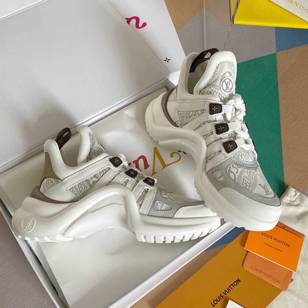 LOUIS VUITTON SNEAKERS