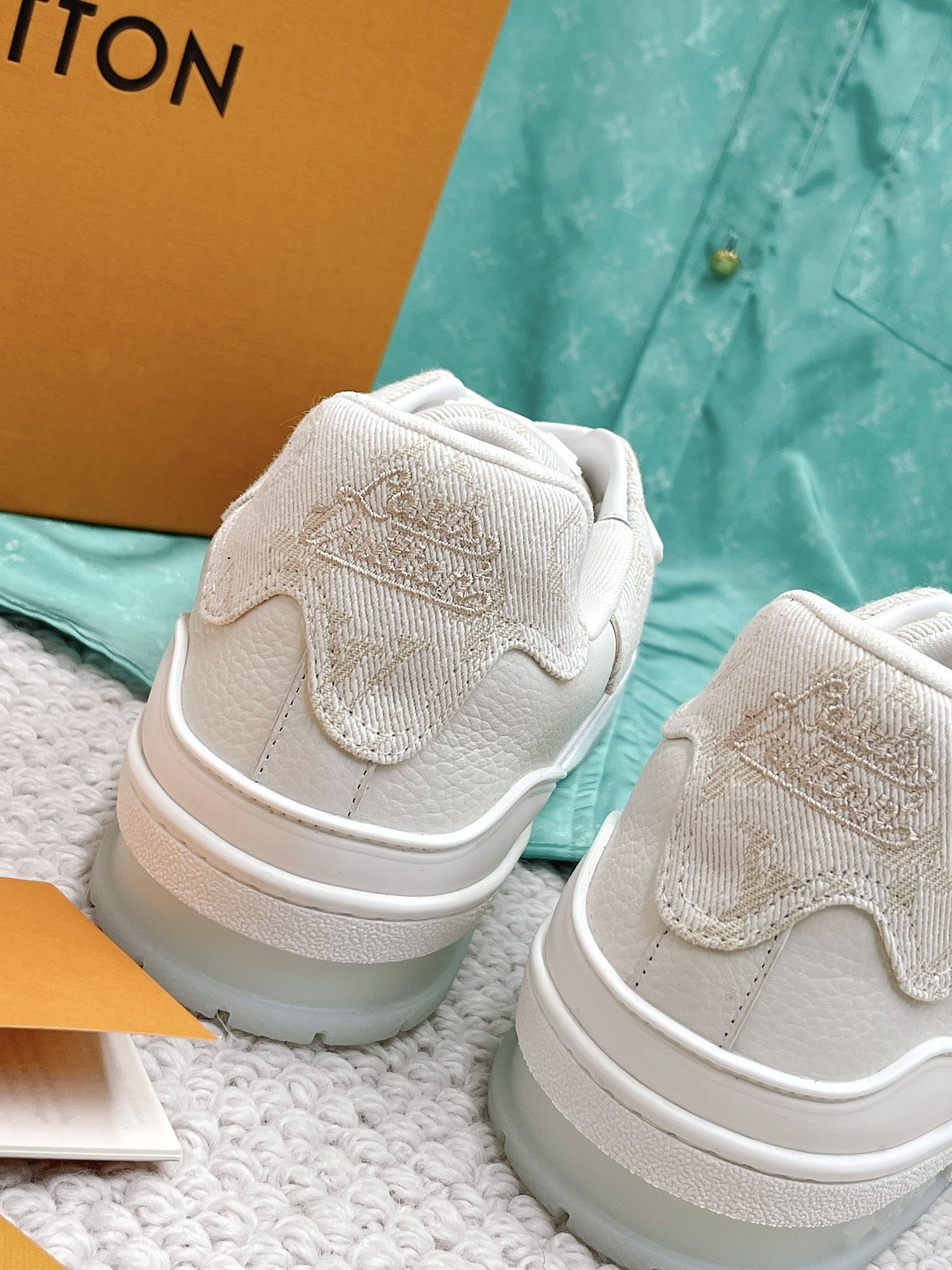 LOUIS VUITTON SNEAKERS