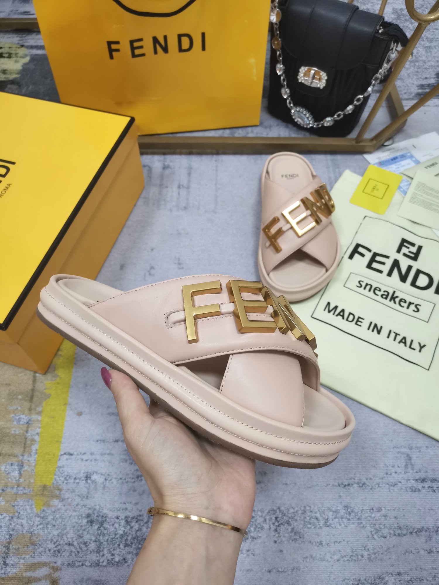 FENDI SLIDES