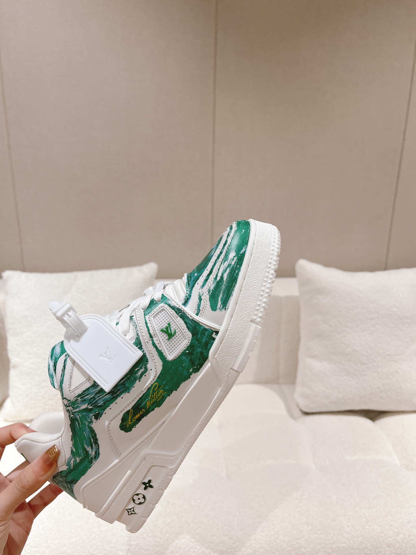 LOUIS VUITTON SNEAKERS