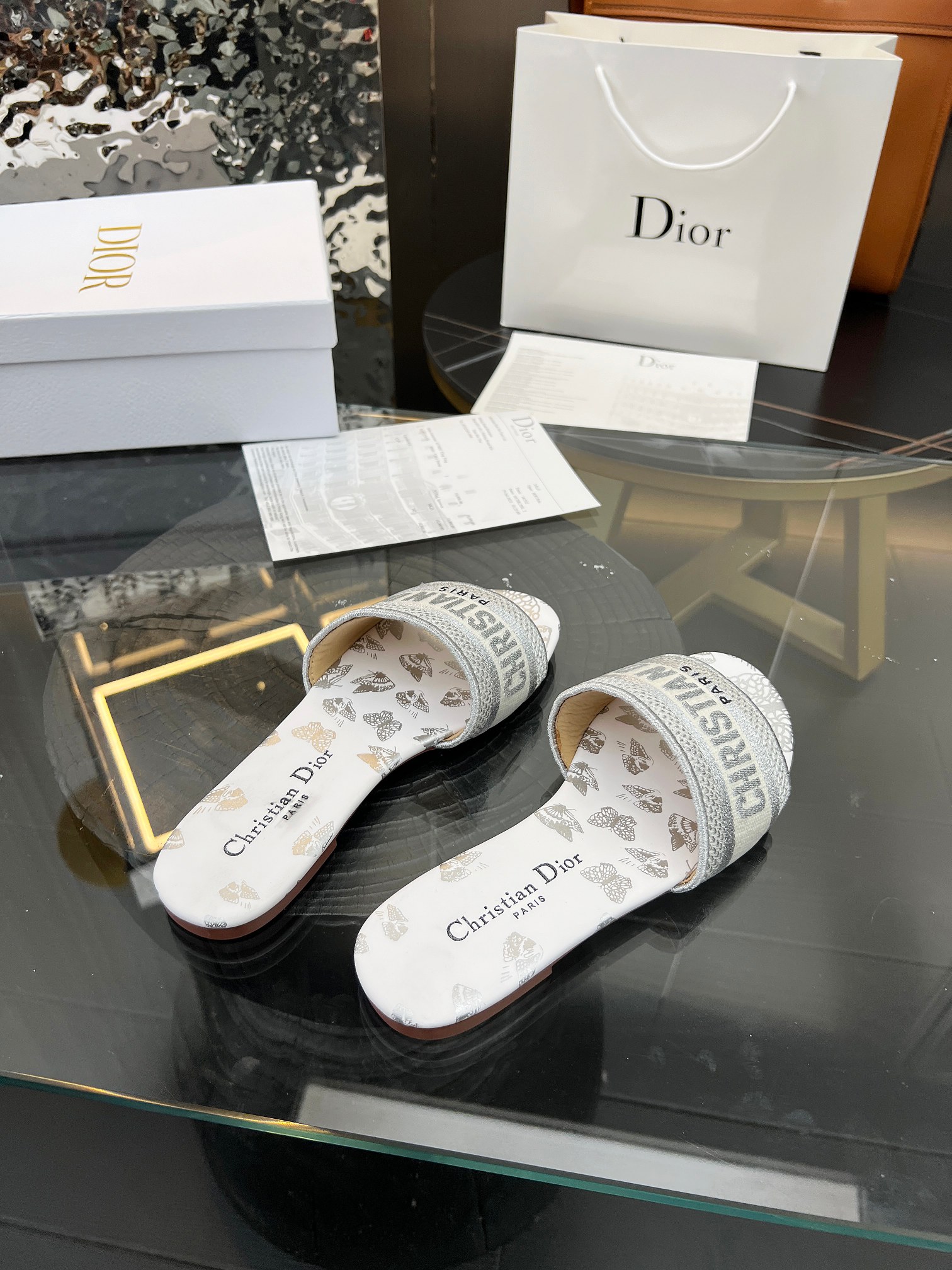 DIOR SLIDES