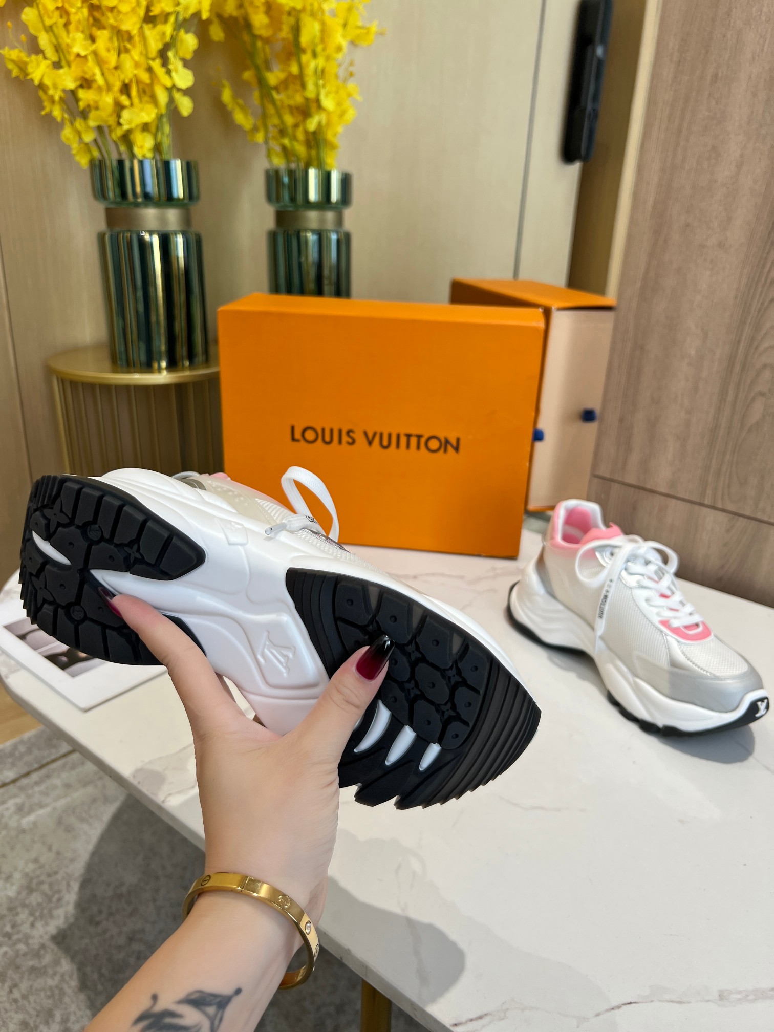 LOUIS VUITTON SNEAKERS