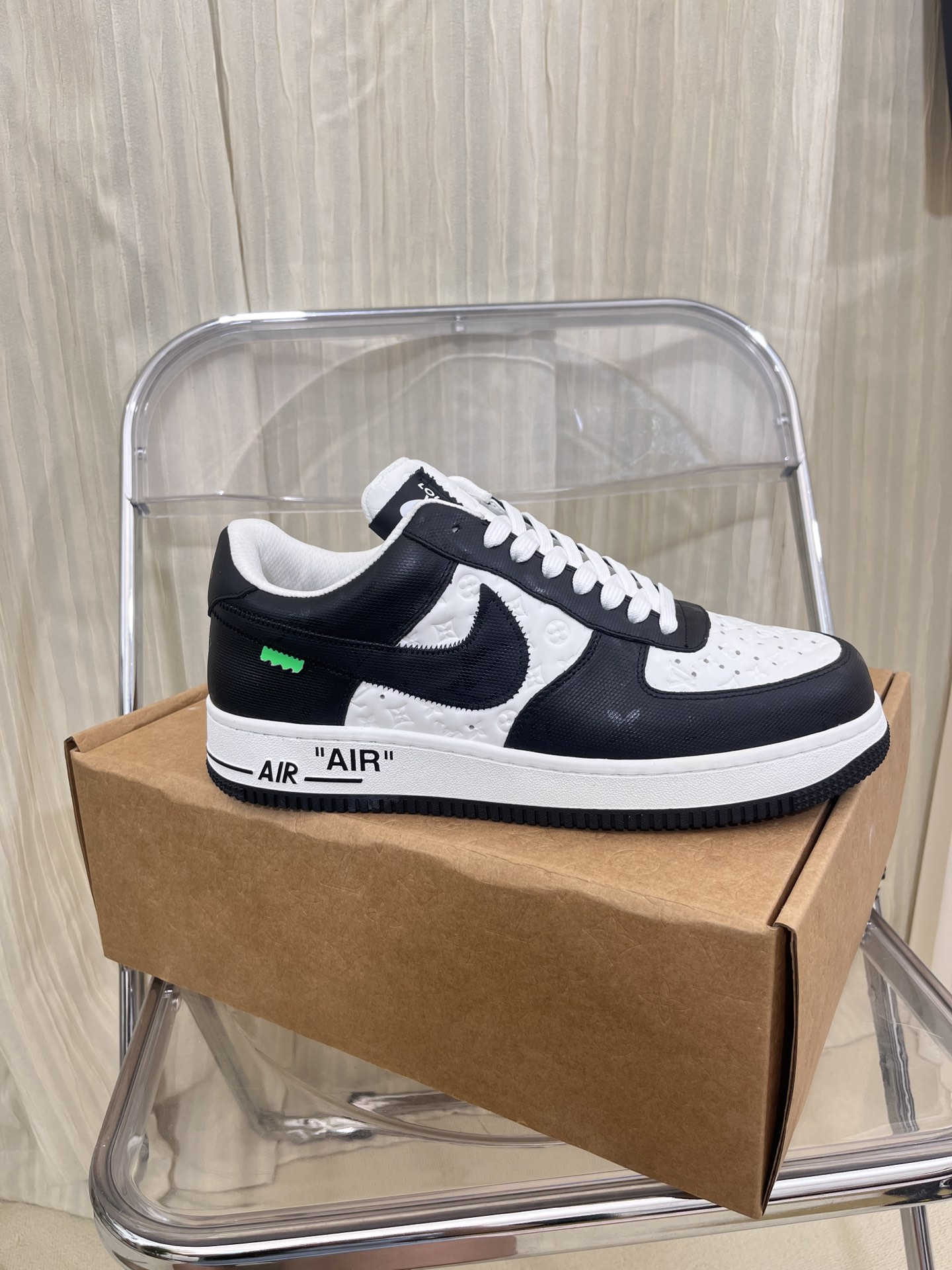 LOUIS VUITTON SNEAKERS