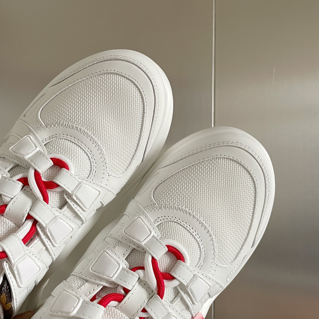 LOUIS VUITTON SNEAKERS