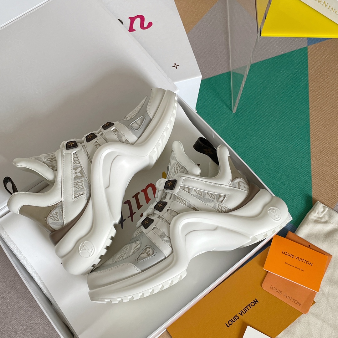 LOUIS VUITTON SNEAKERS