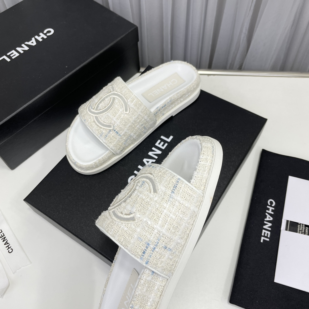 CHANEL SLIDES