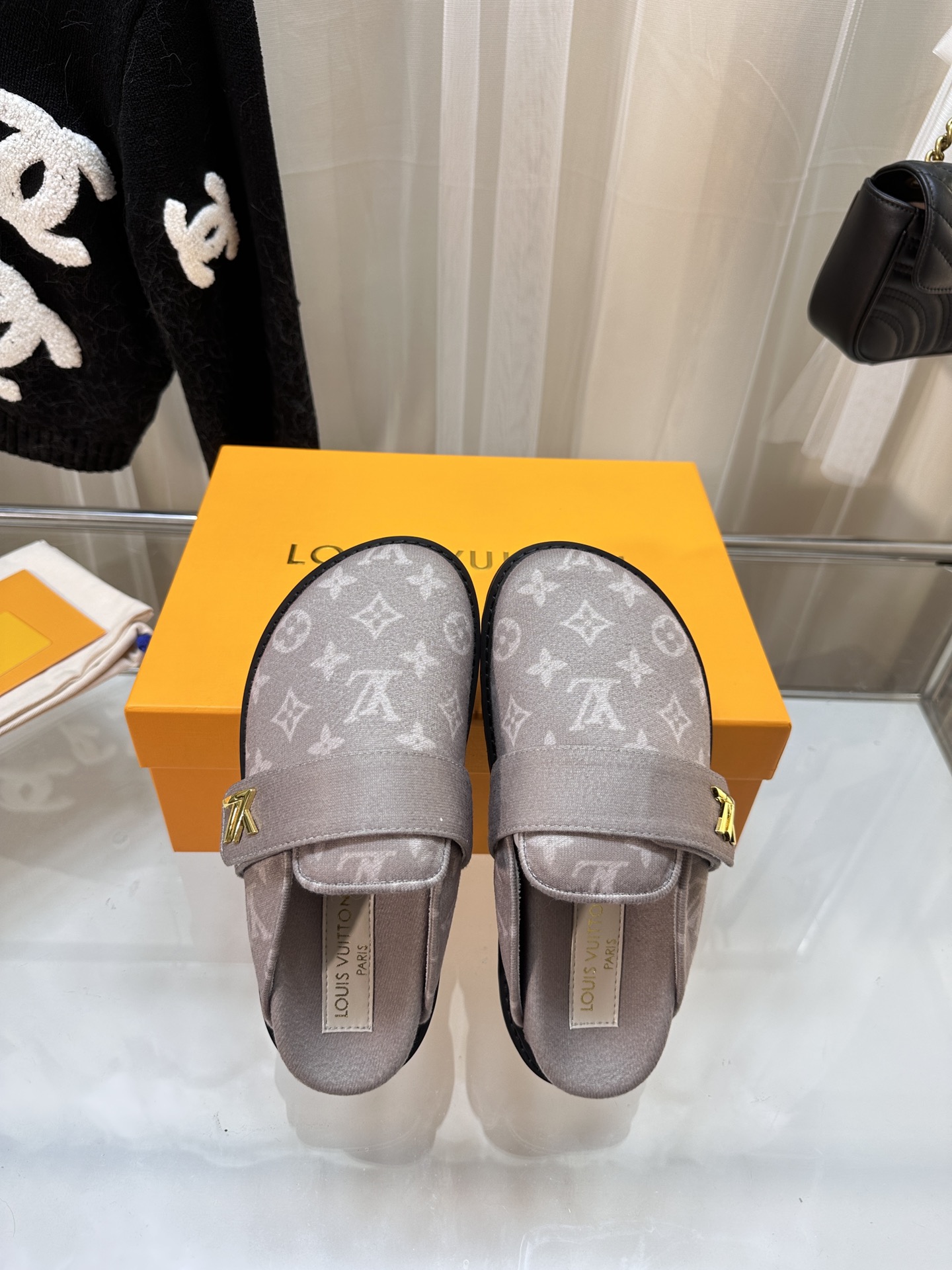 LOUIS VUITTON SLIDES