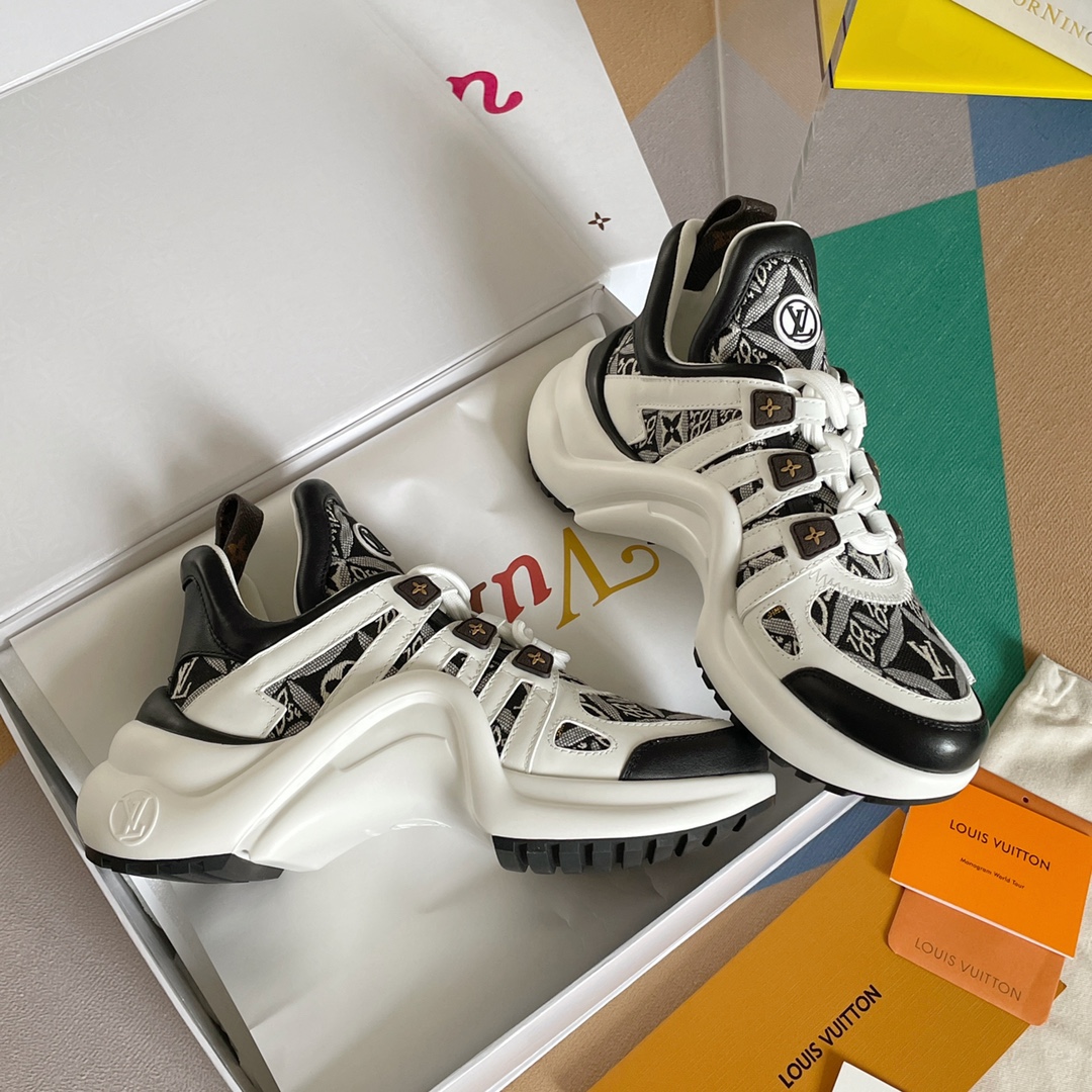 LOUIS VUITTON SNEAKERS