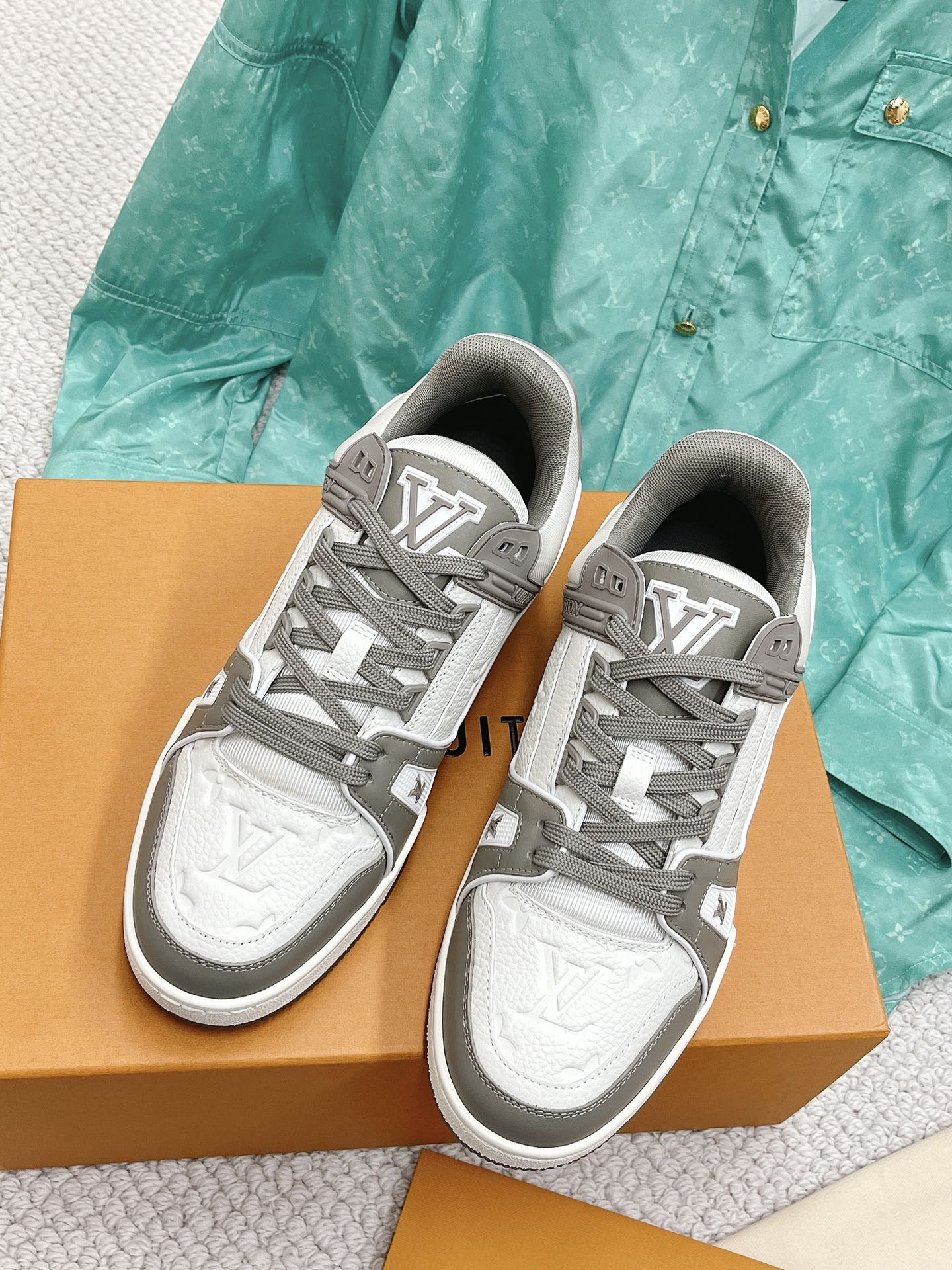 LOUIS VUITTON SNEAKERS