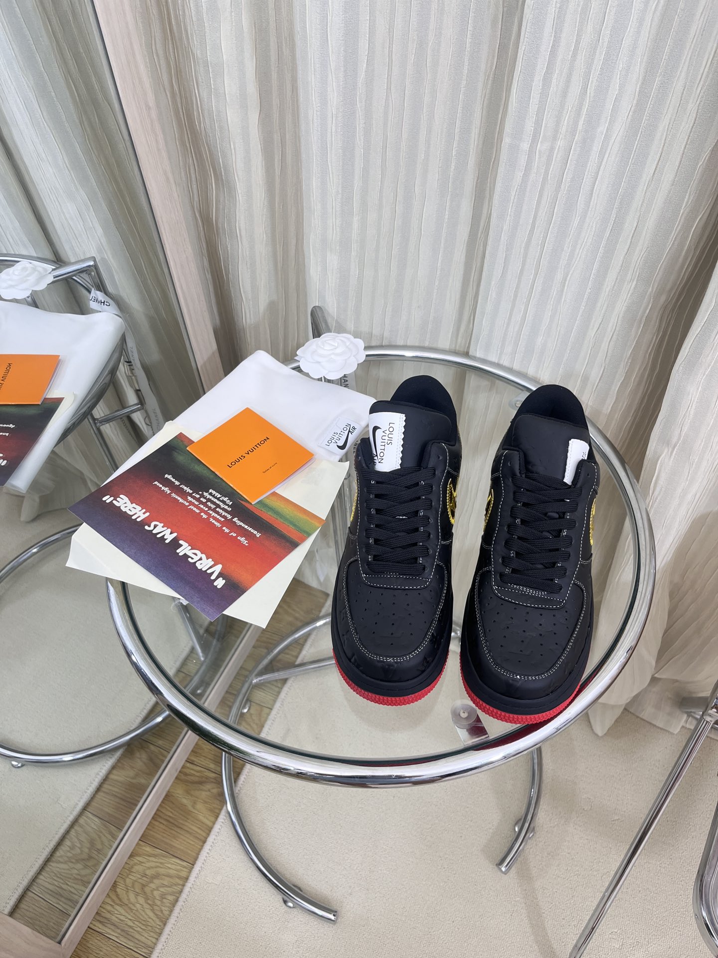 LOUIS VUITTON SNEAKERS