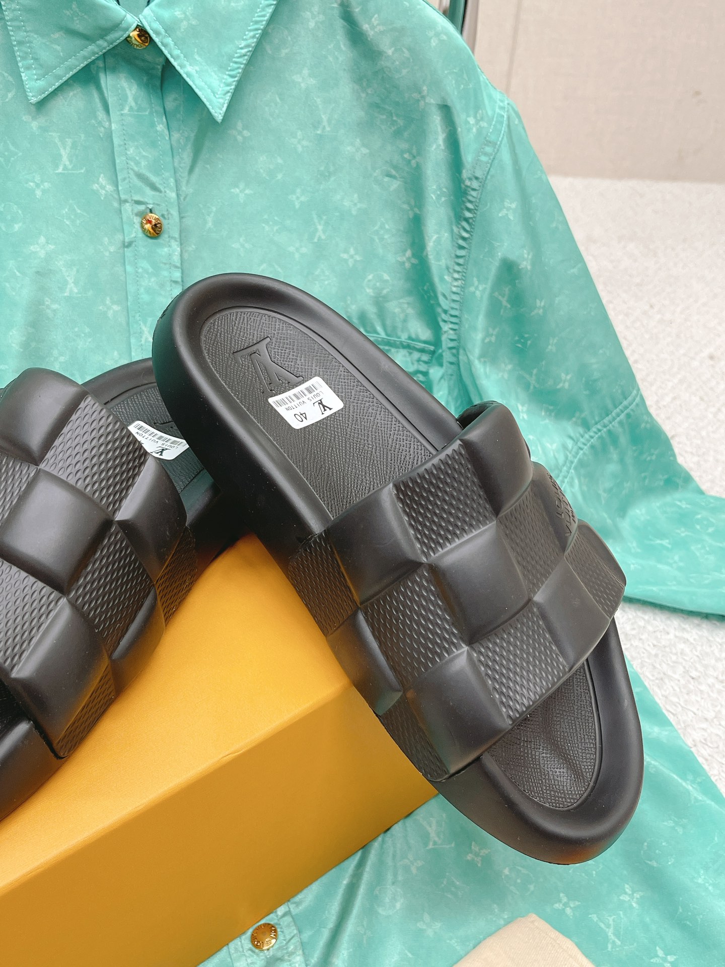 LOUIS VUITTON SLIDES