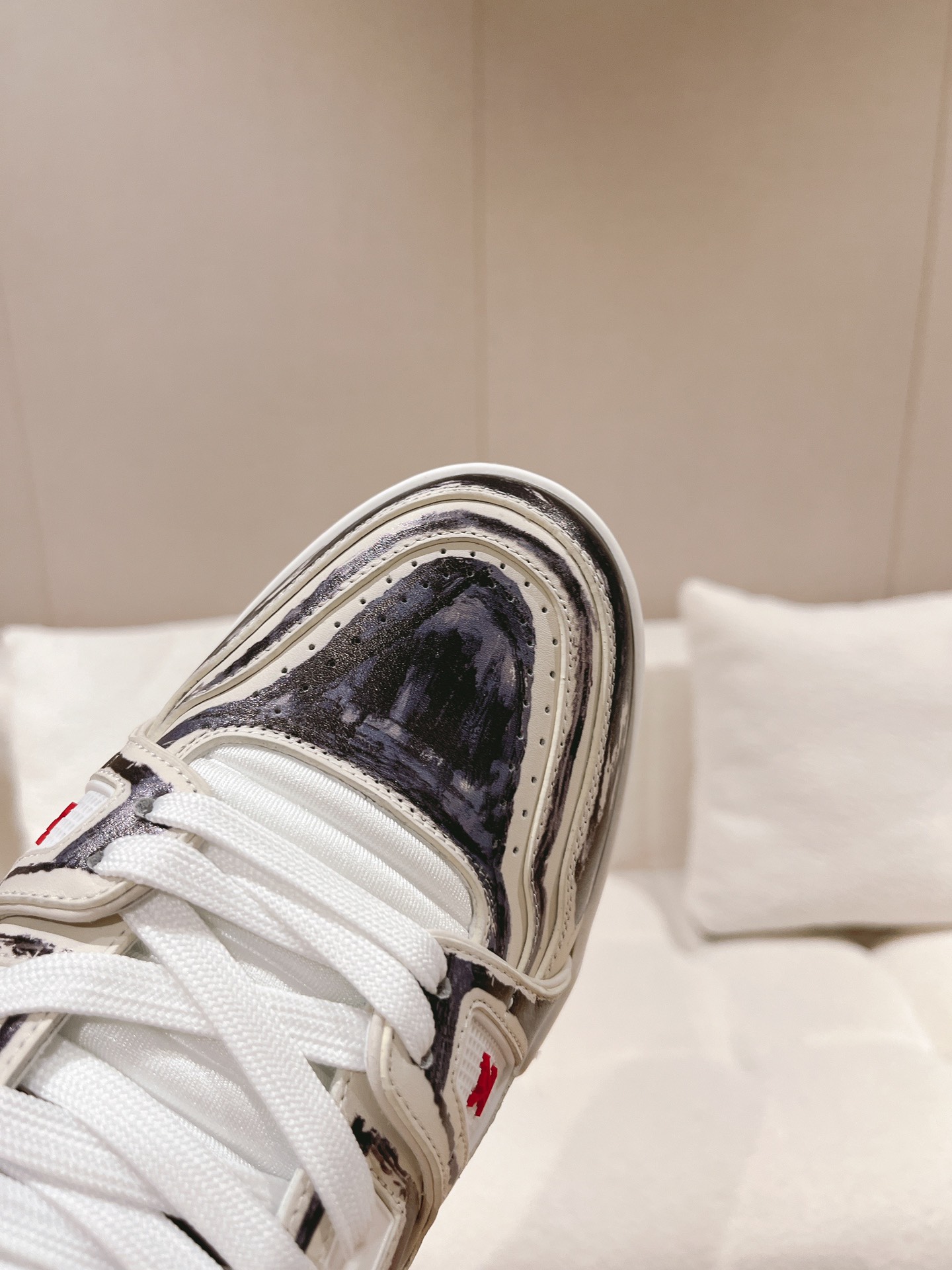 LOUIS VUITTON SNEAKERS