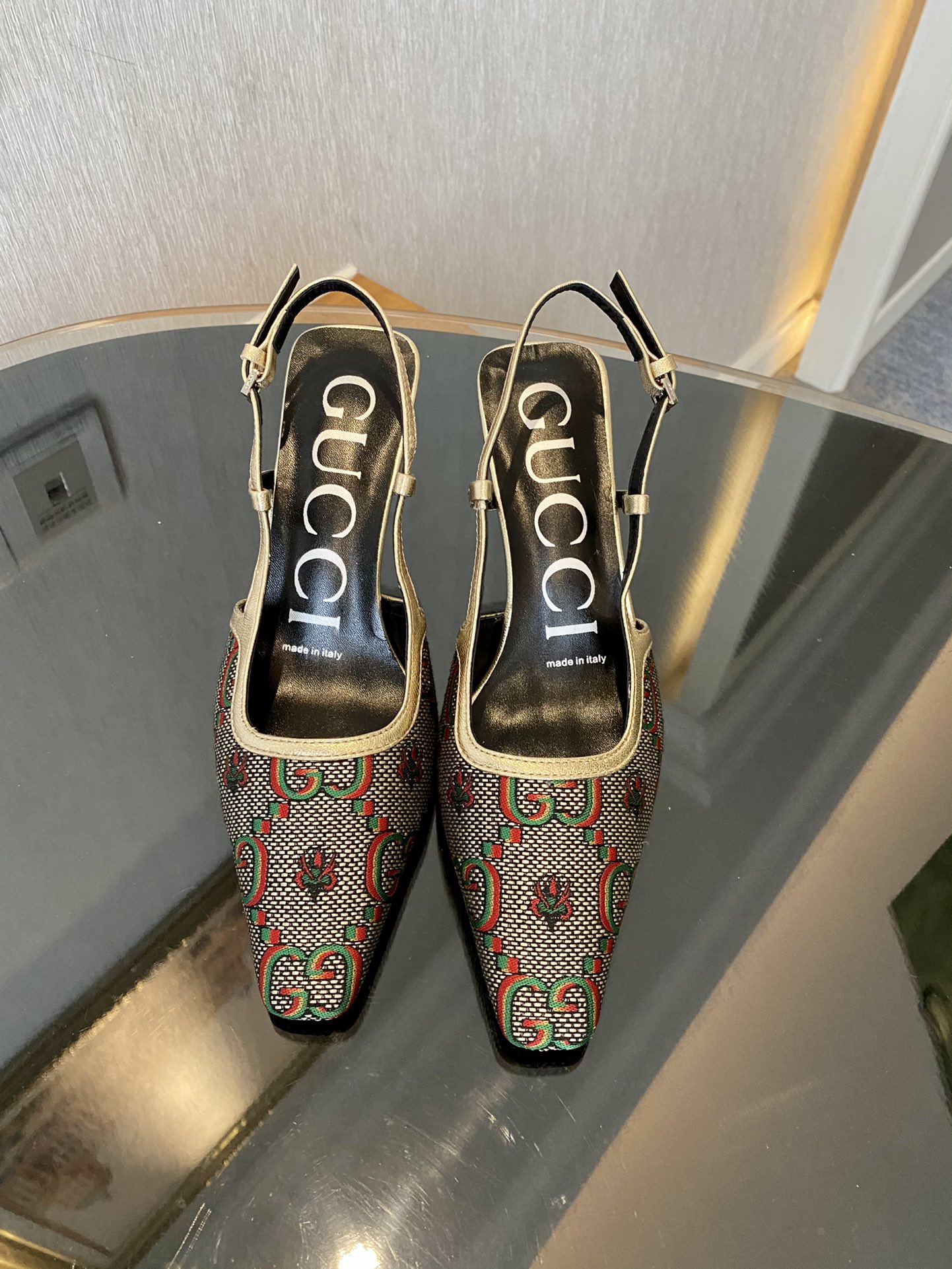 GUCCI SANDALS