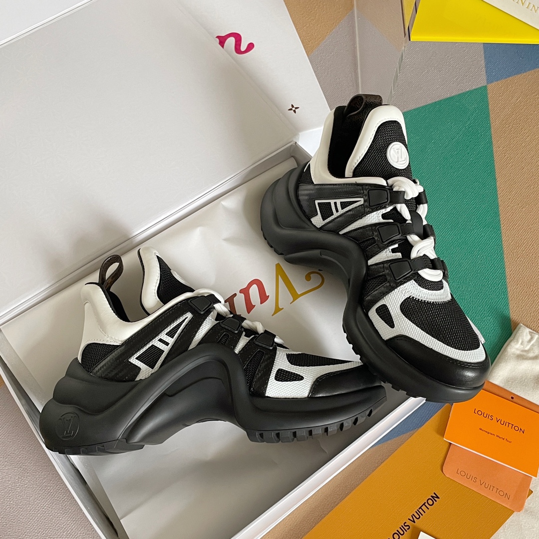 LOUIS VUITTON SNEAKERS