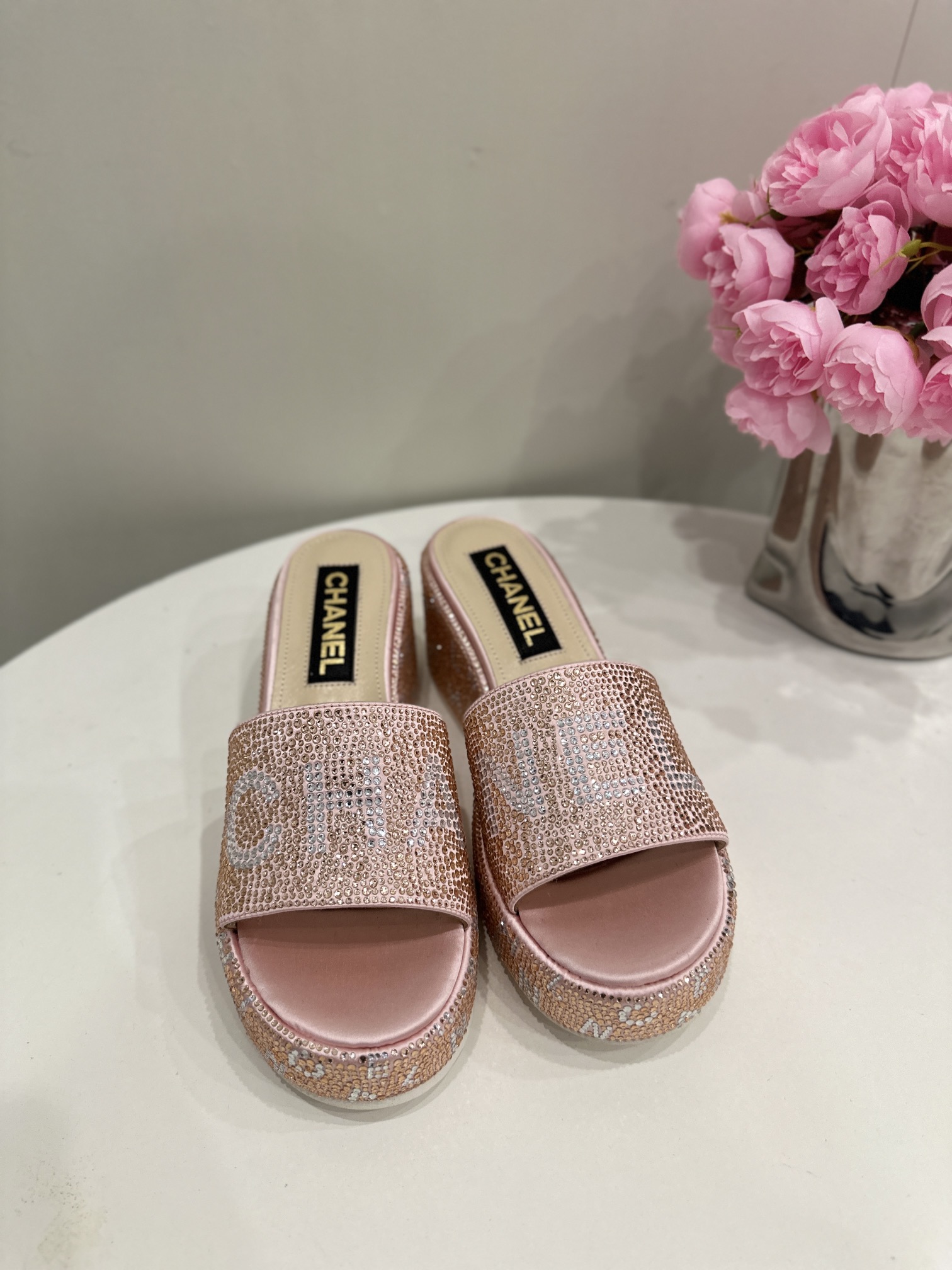 CHANEL SLIDES