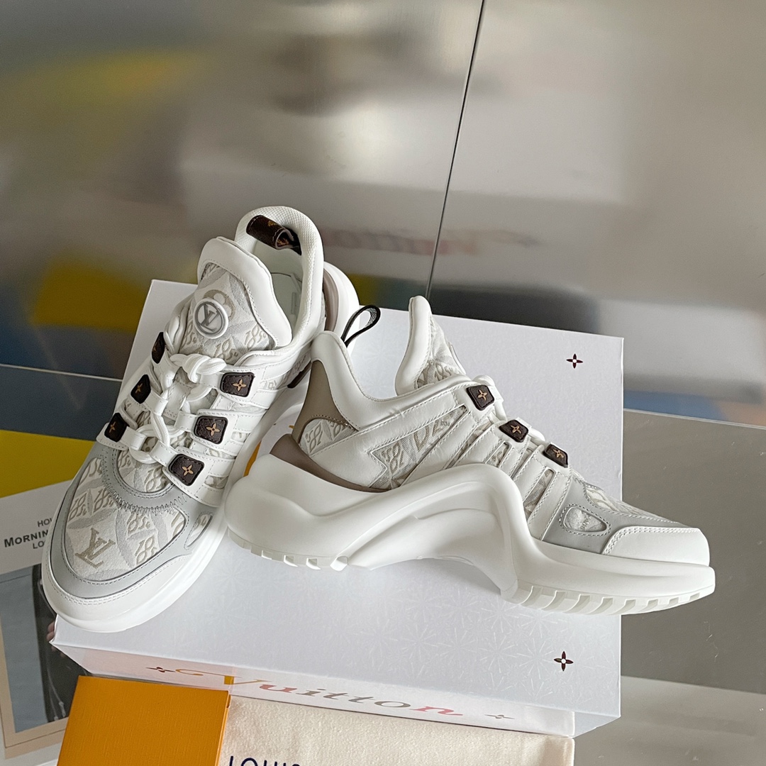 LOUIS VUITTON SNEAKERS