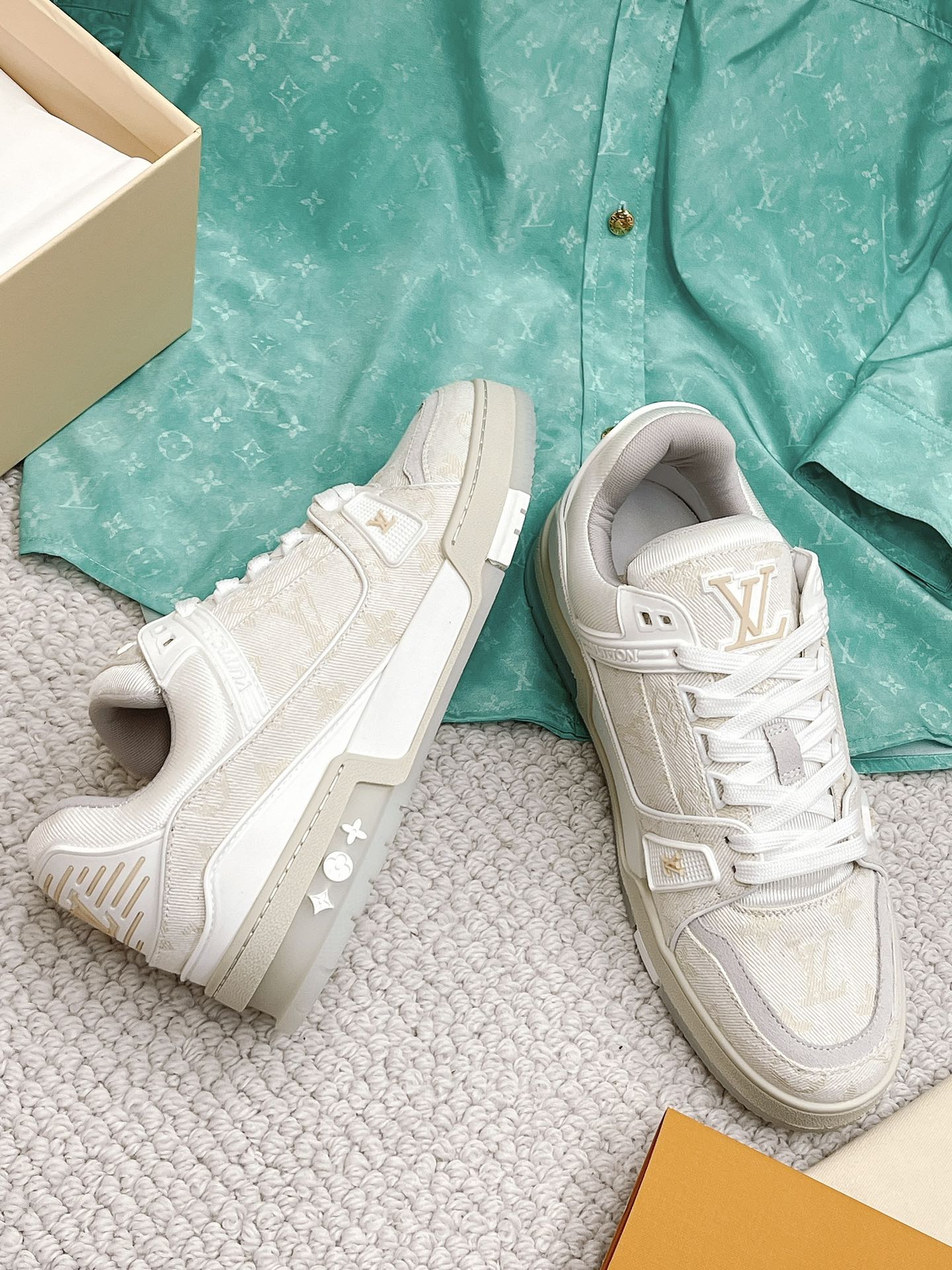 LOUIS VUITTON SNEAKERS