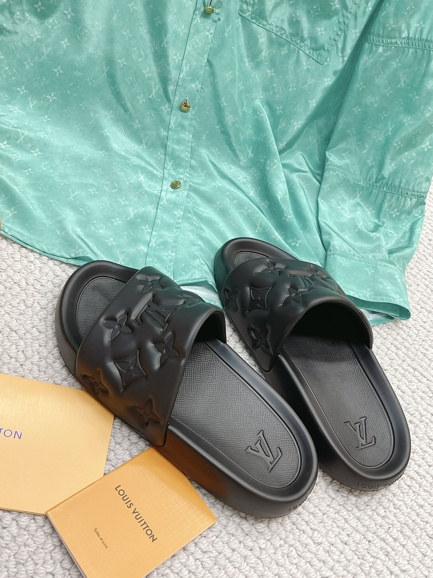 LOUIS VUITTON SLIDES