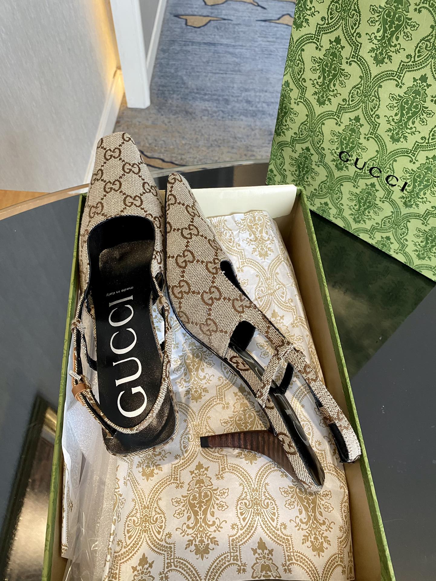 GUCCI SANDALS