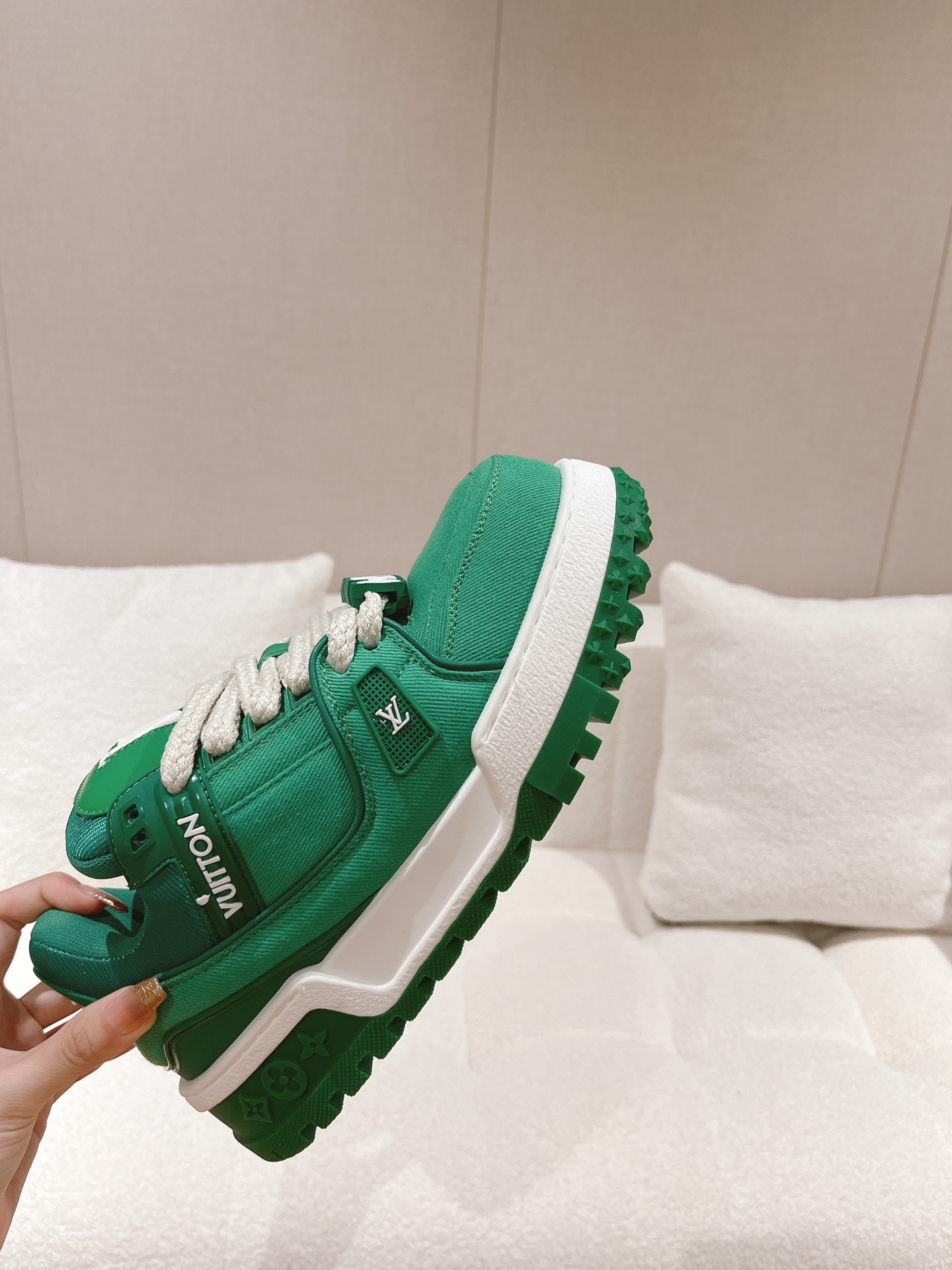 LOUIS VUITTON SNEAKERS