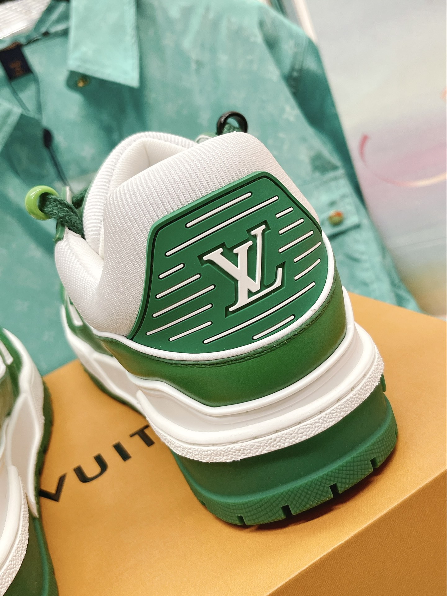LOUIS VUITTON SNEAKERS