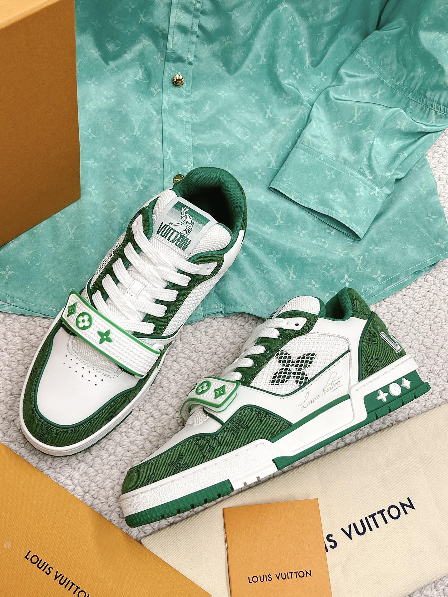 LOUIS VUITTON SNEAKERS