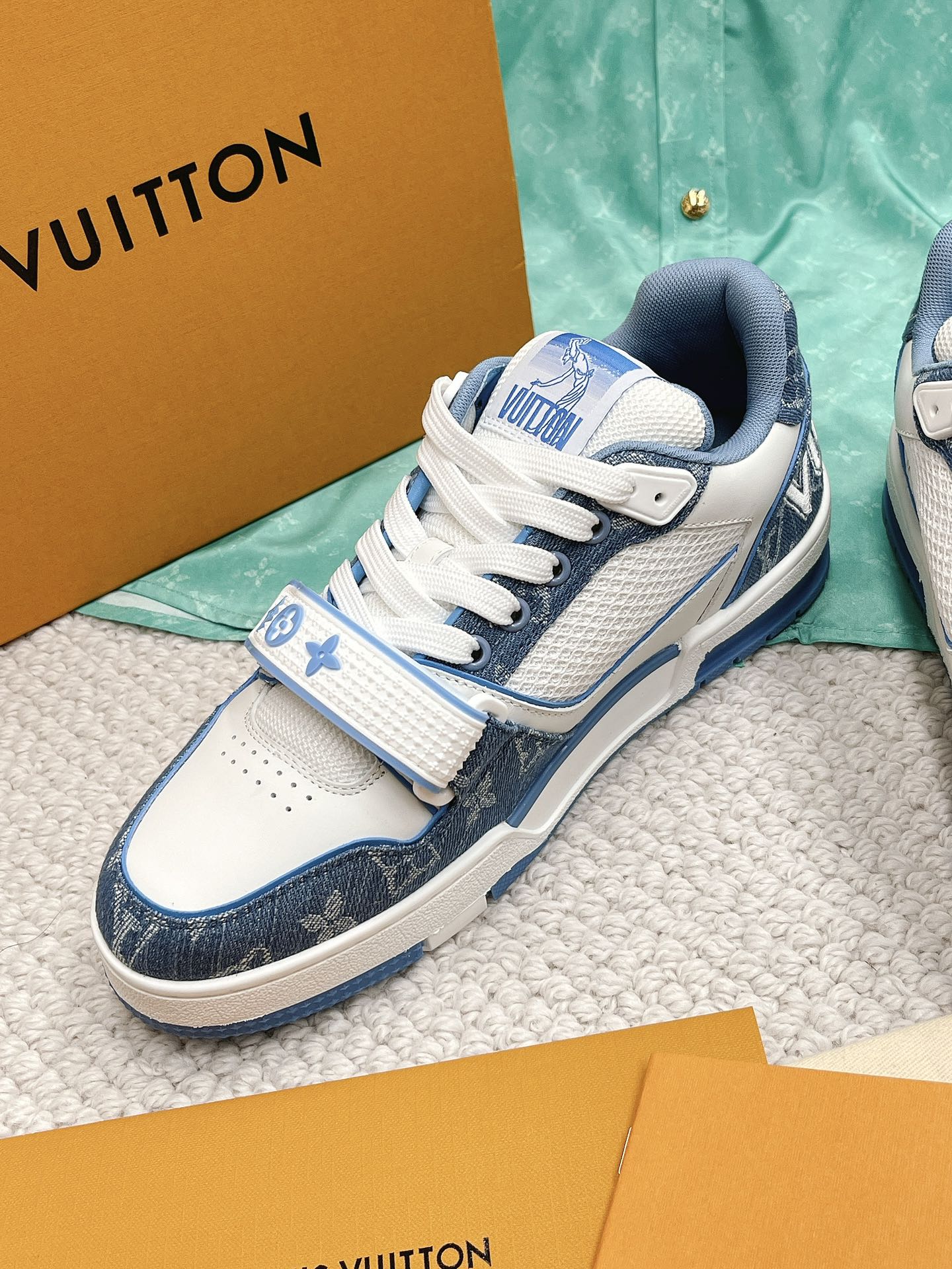 LOUIS VUITTON SNEAKERS