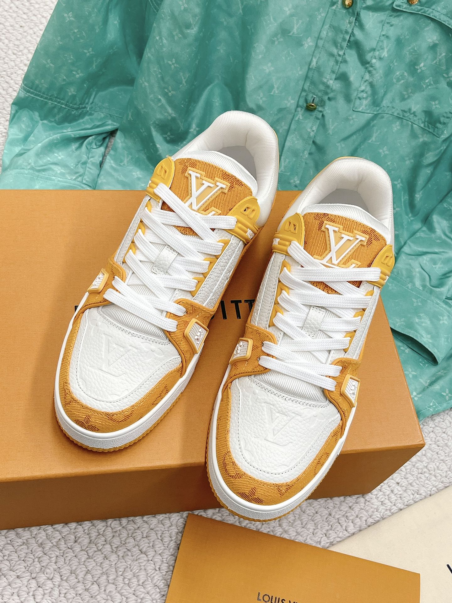 LOUIS VUITTON SNEAKERS
