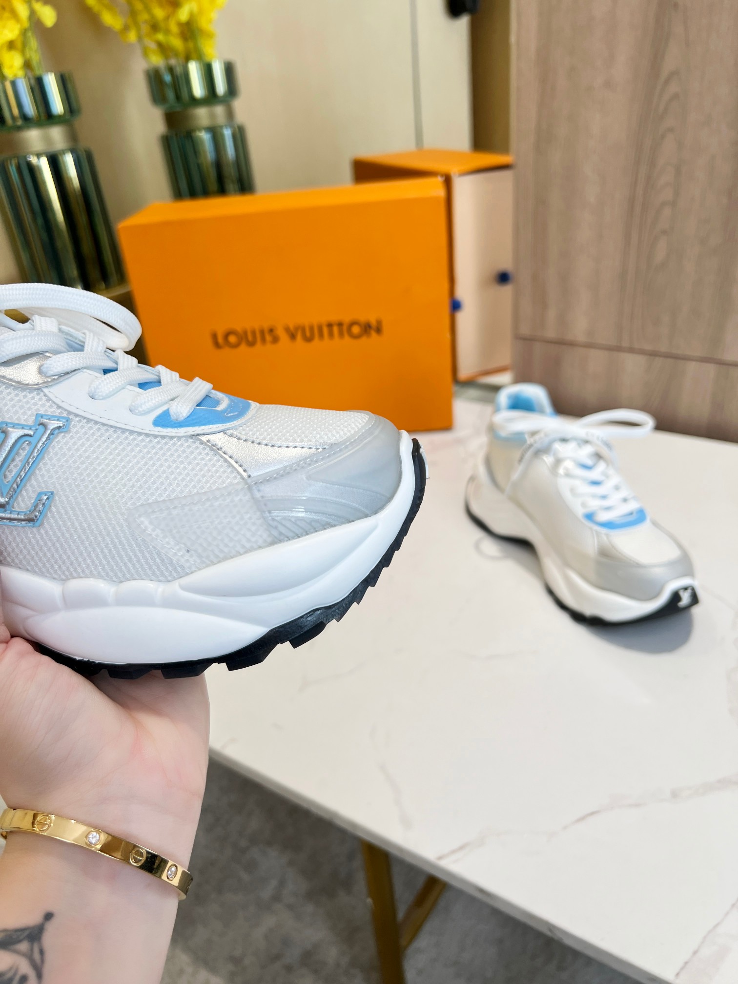 LOUIS VUITTON SNEAKERS