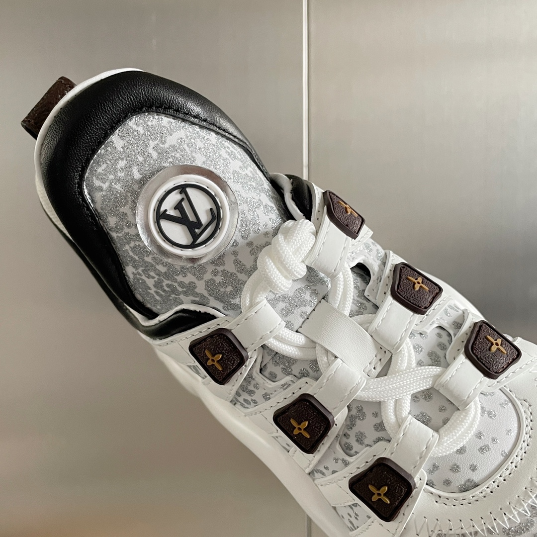 LOUIS VUITTON SNEAKERS