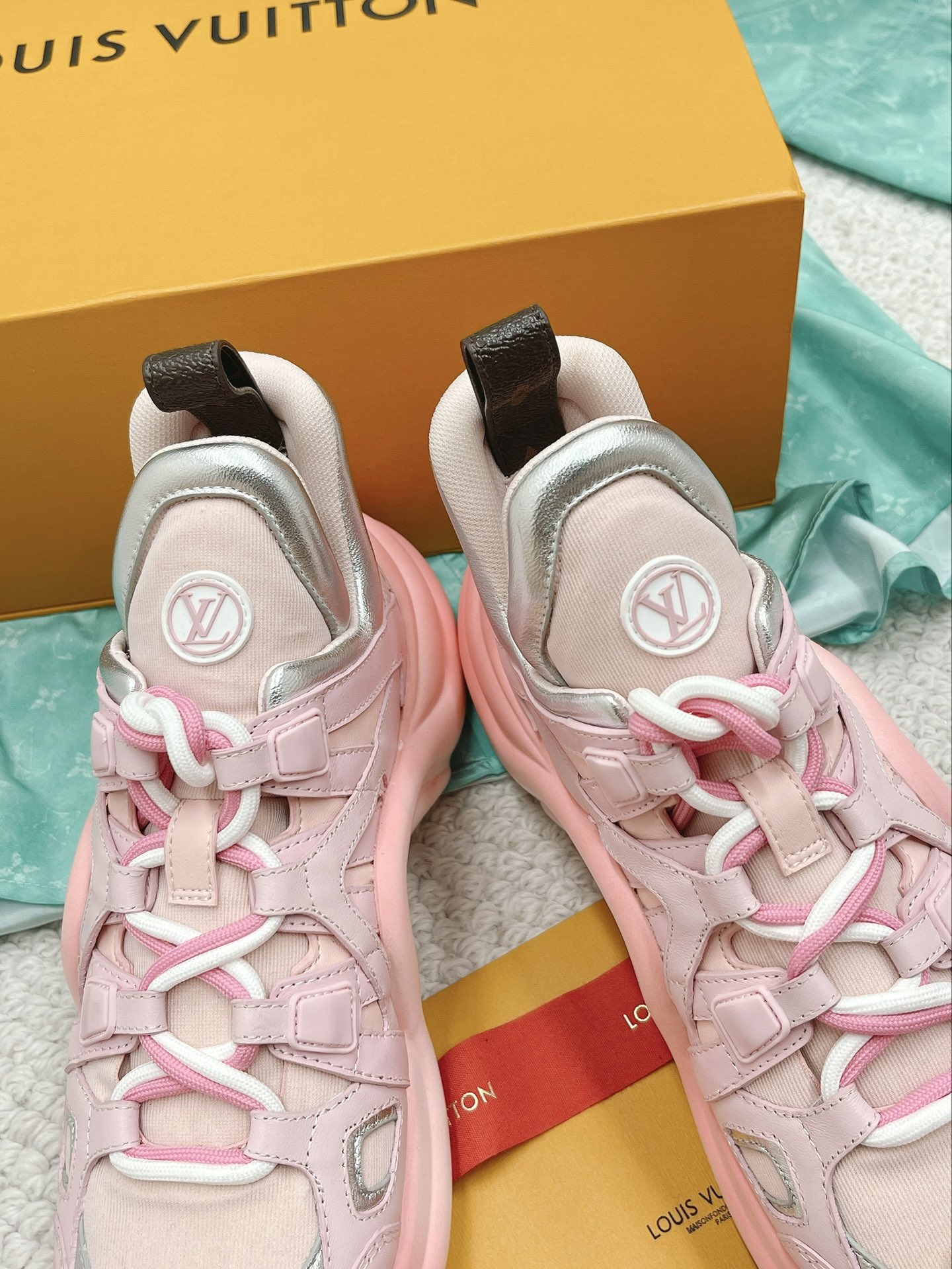 LOUIS VUITTON SNEAKERS