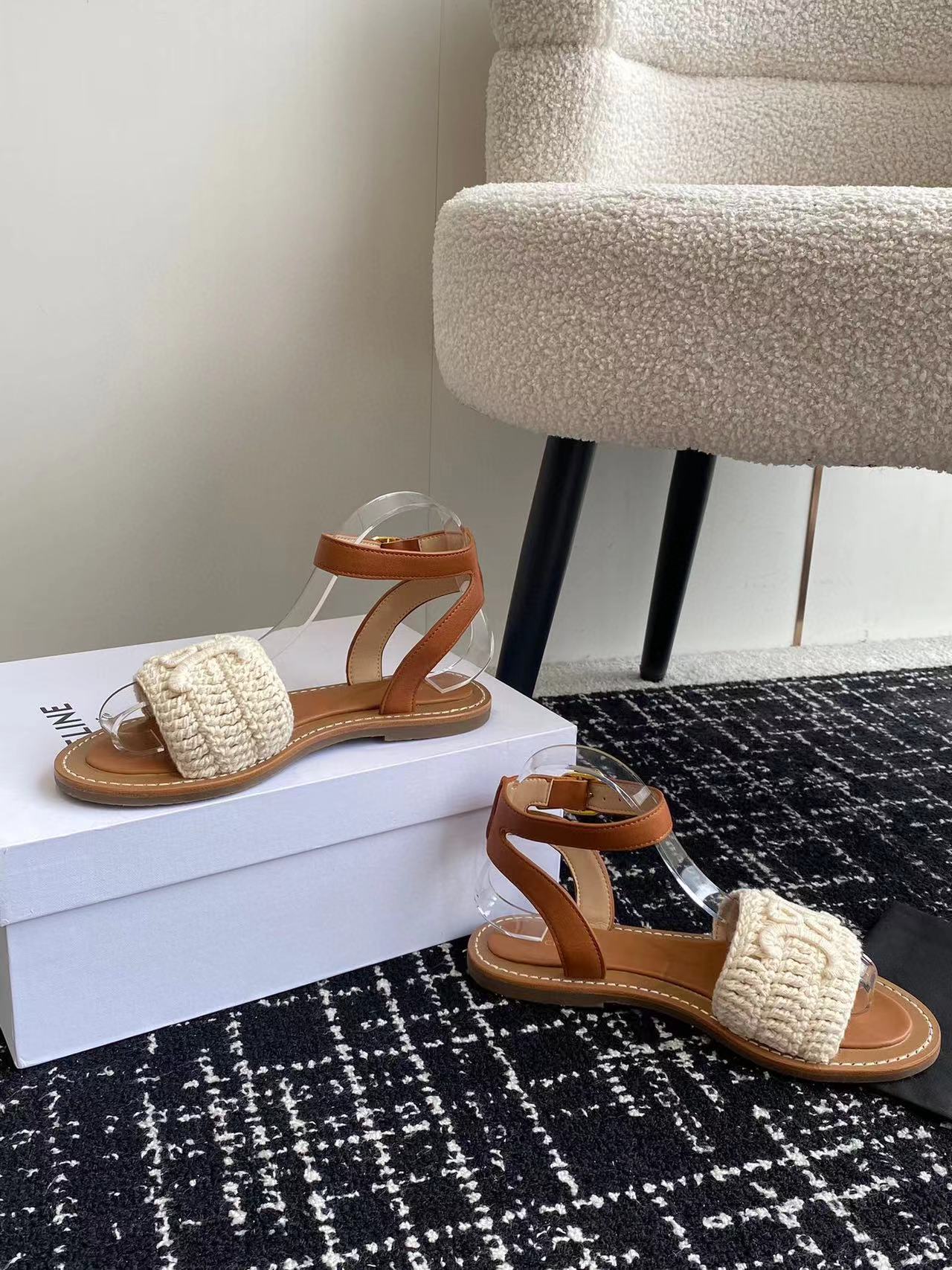 Celine 2024  Triumphal Arch English Style Flat Bottom Micro Label Sandals Slippers