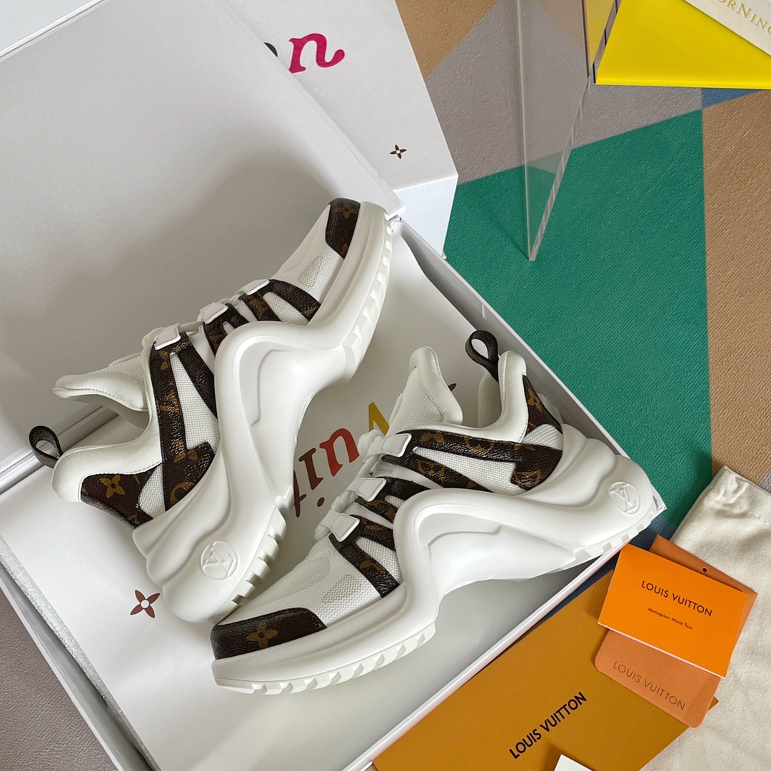 LOUIS VUITTON SNEAKERS