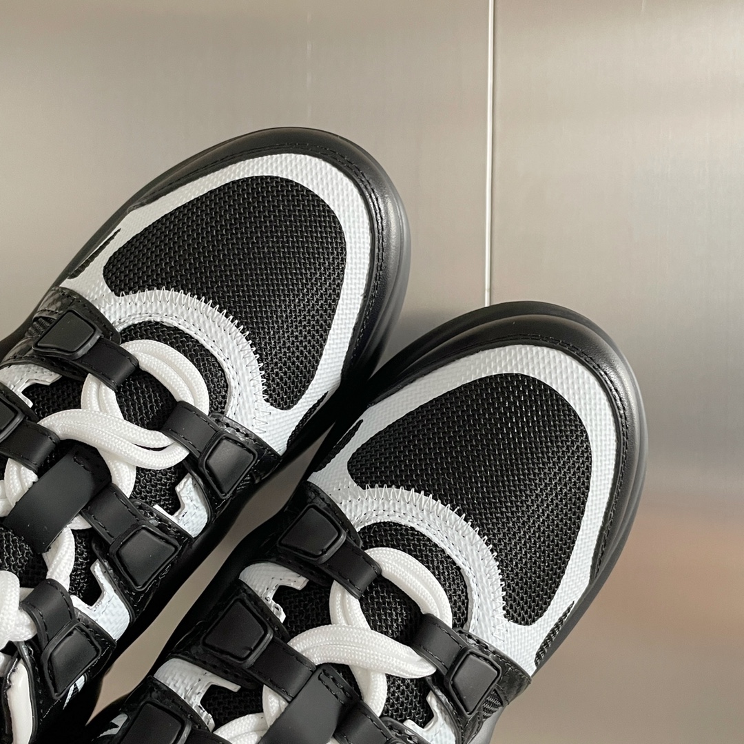 LOUIS VUITTON SNEAKERS