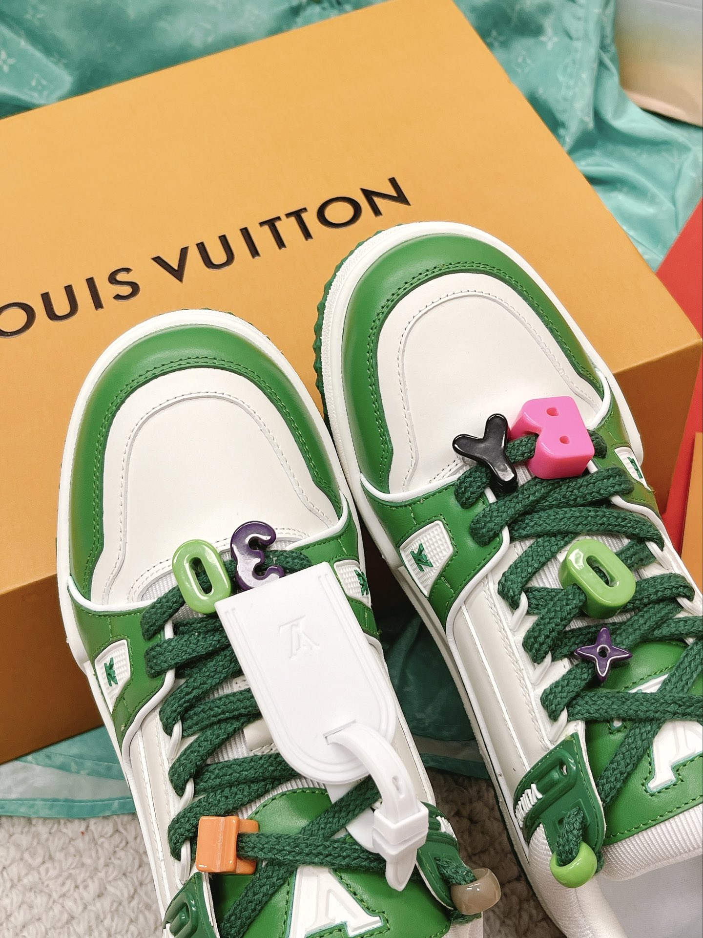 LOUIS VUITTON SNEAKERS
