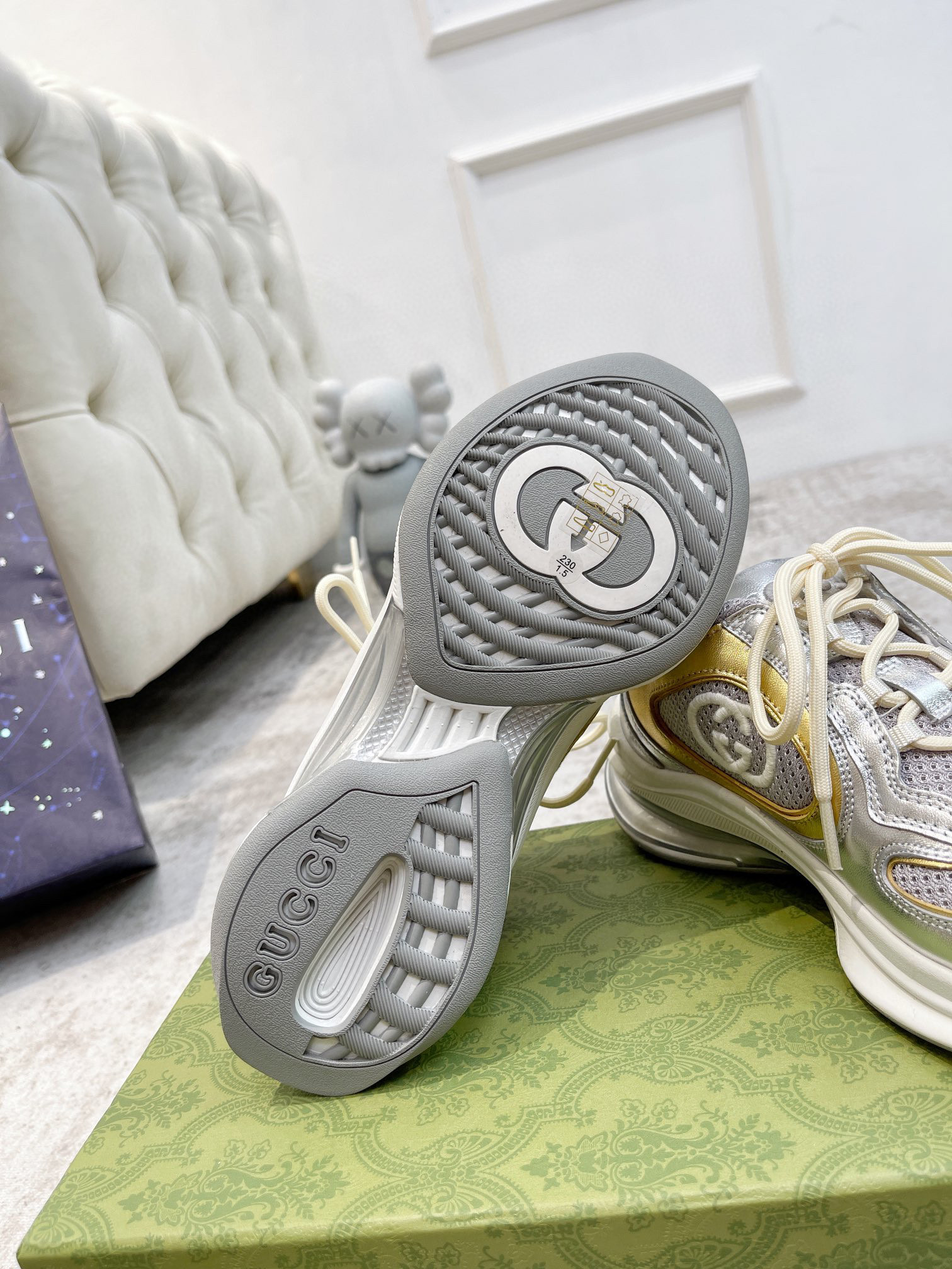 WOMEN'S GUCCI RUN SNEAKER