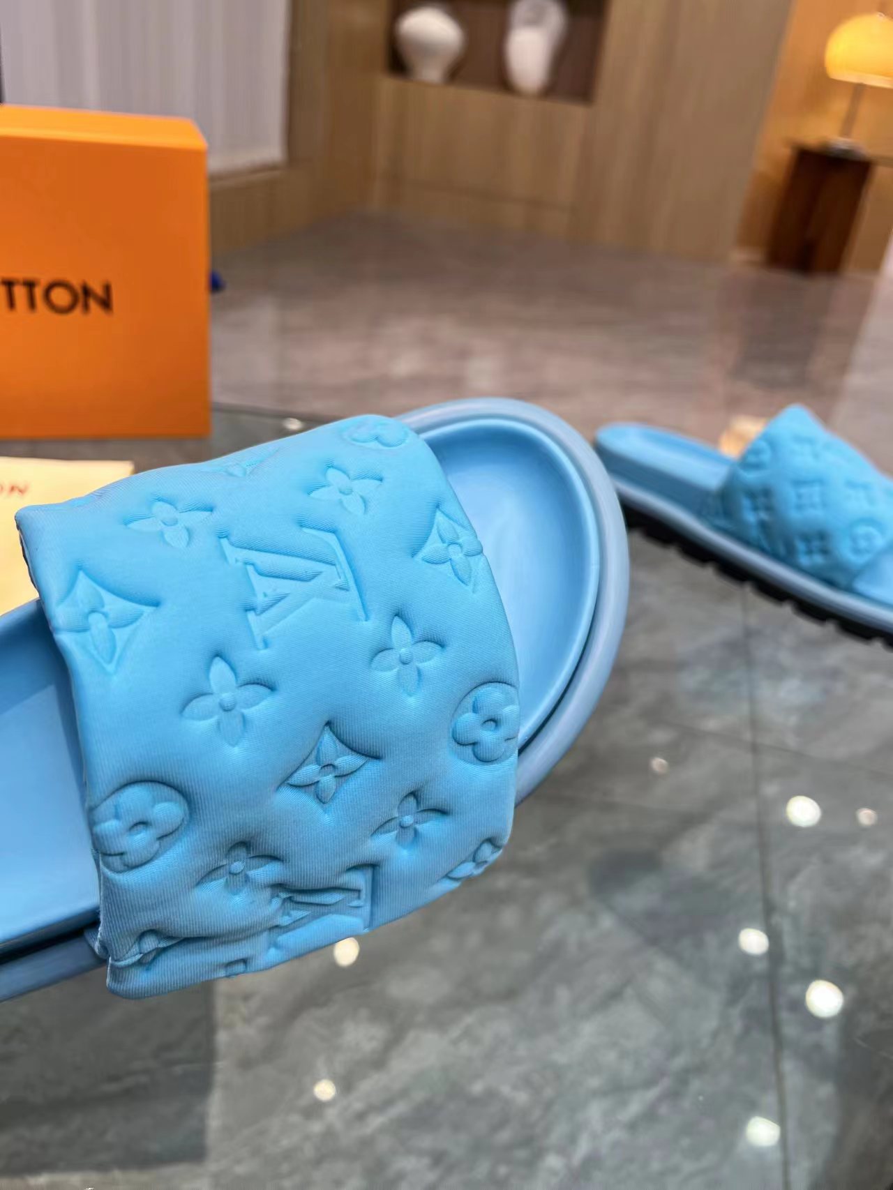 LOUIS VUITTON SLIDES