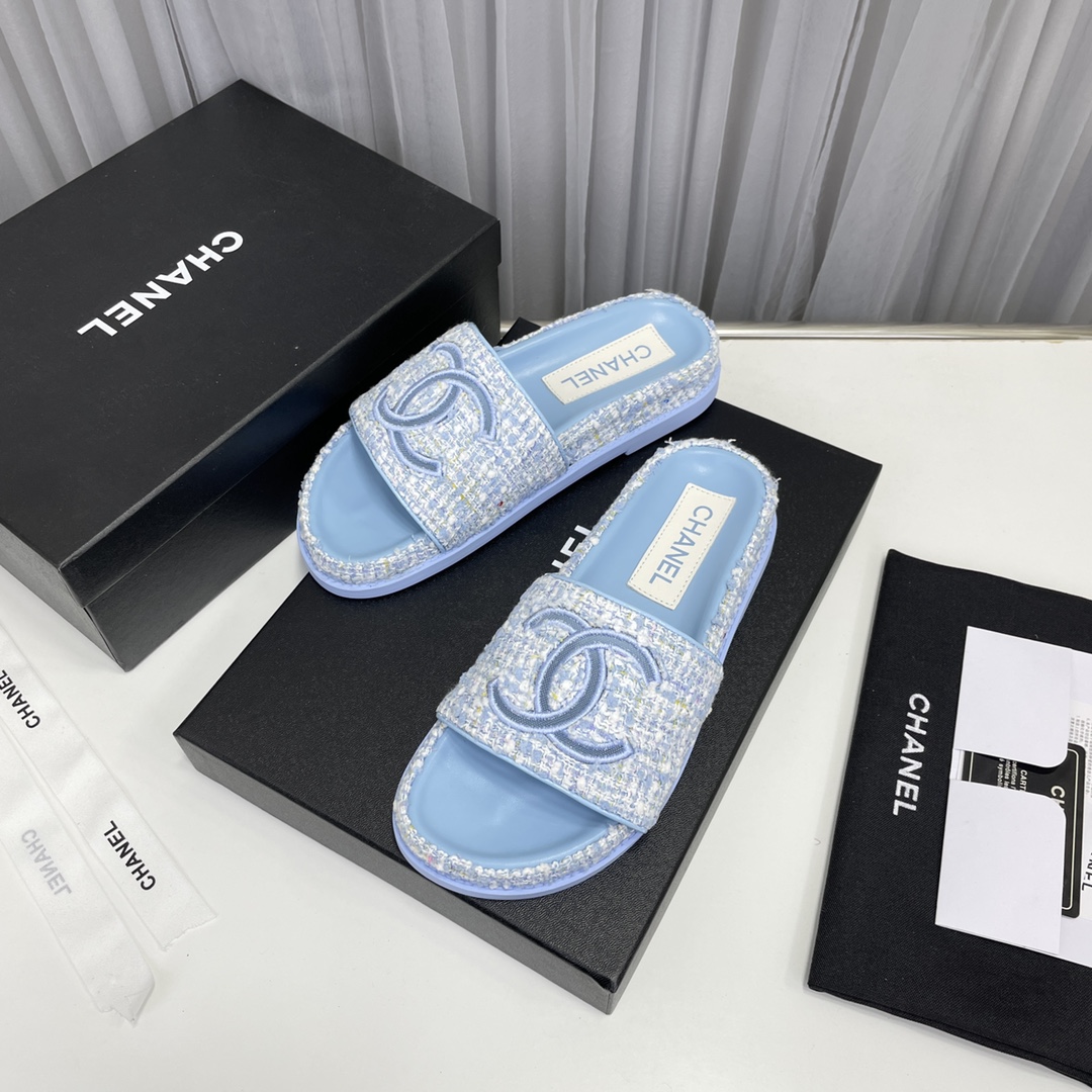 CHANEL SLIDES