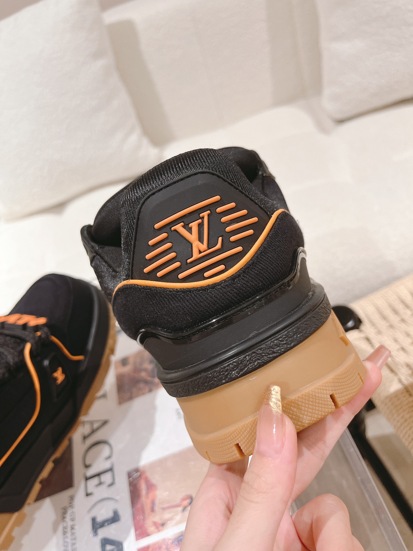 LOUIS VUITTON SNEAKERS